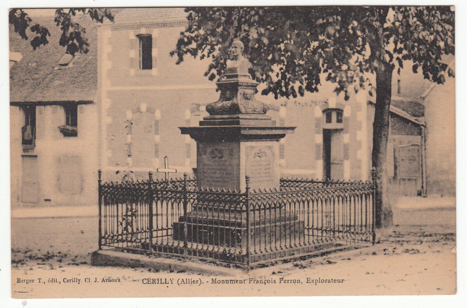 CARTE POSTALE CERILLY MONUMENT FRANCOIS PERRON EXPLORATEUR 401371184981