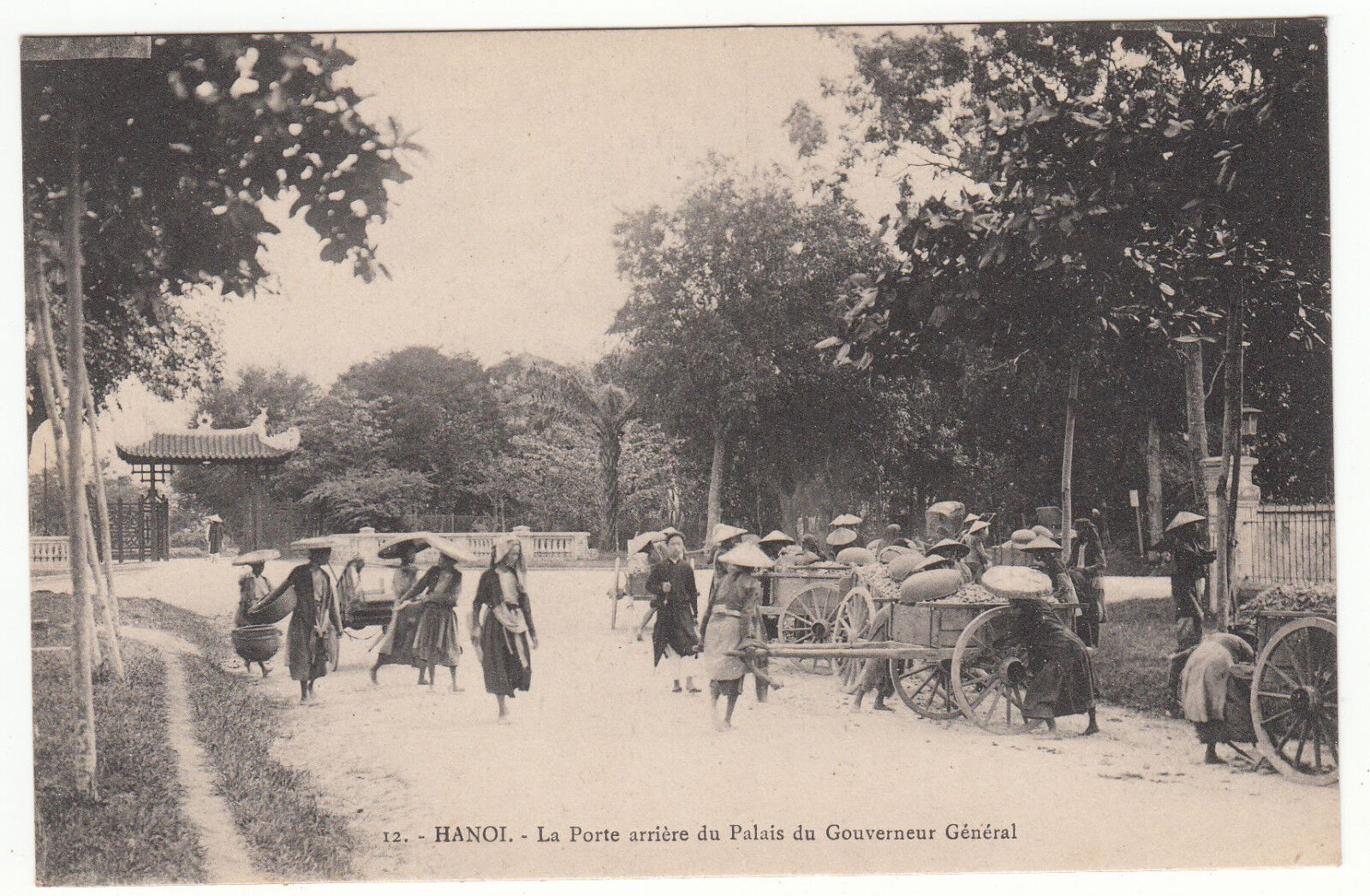 CARTE POSTALE HANOI LA PORTE ARRIERE DU PALAIS DU GOUVERNEUR GENERAL 401505362431