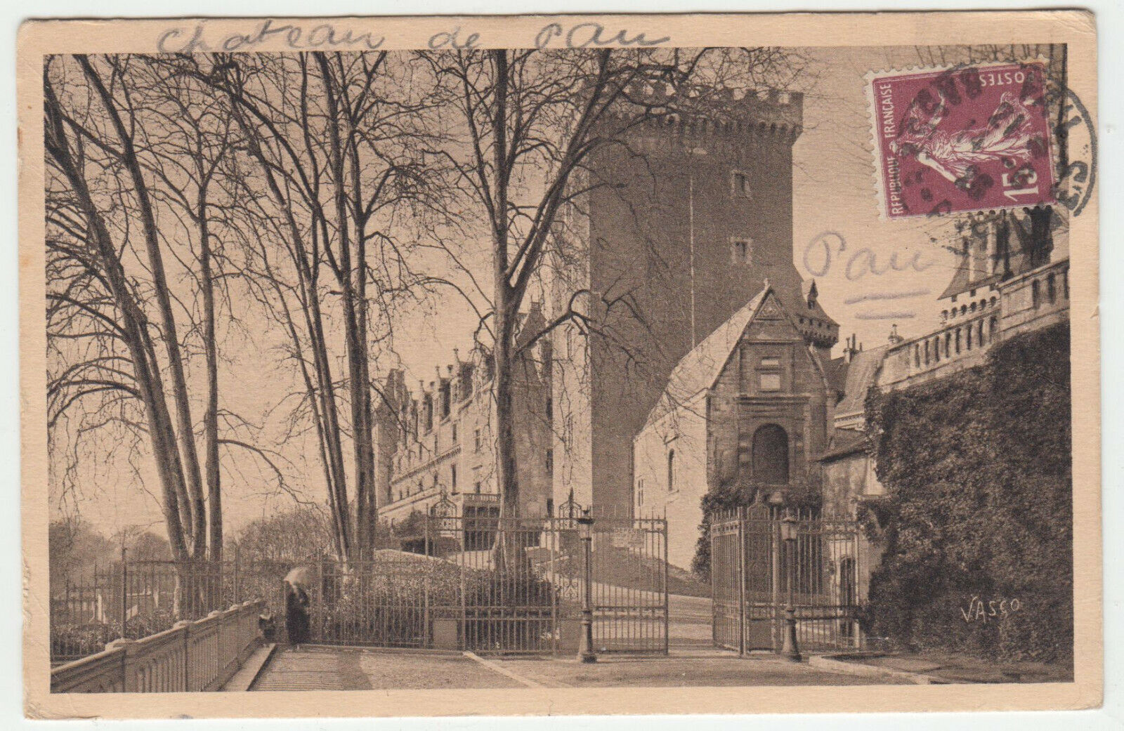 CARTE POSTALE PAU LE CHATEAU VU DU BOULEVARD DES PYRENEES 402104409321