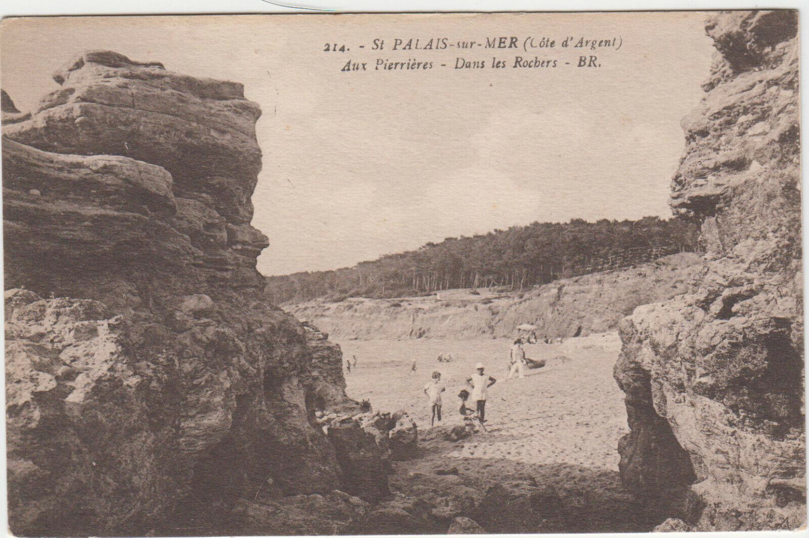 CARTE POSTALE SAINT PALAIS SUR MER AUX PIERRIERES DANS LES ROCHERS 401901889741