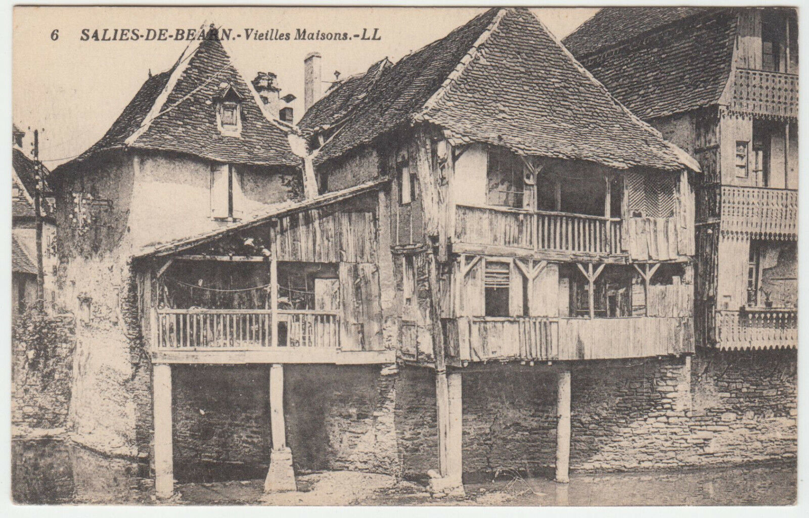 CARTE POSTALE SALIES DE BEARN VIEILLES MAISON 124090389791