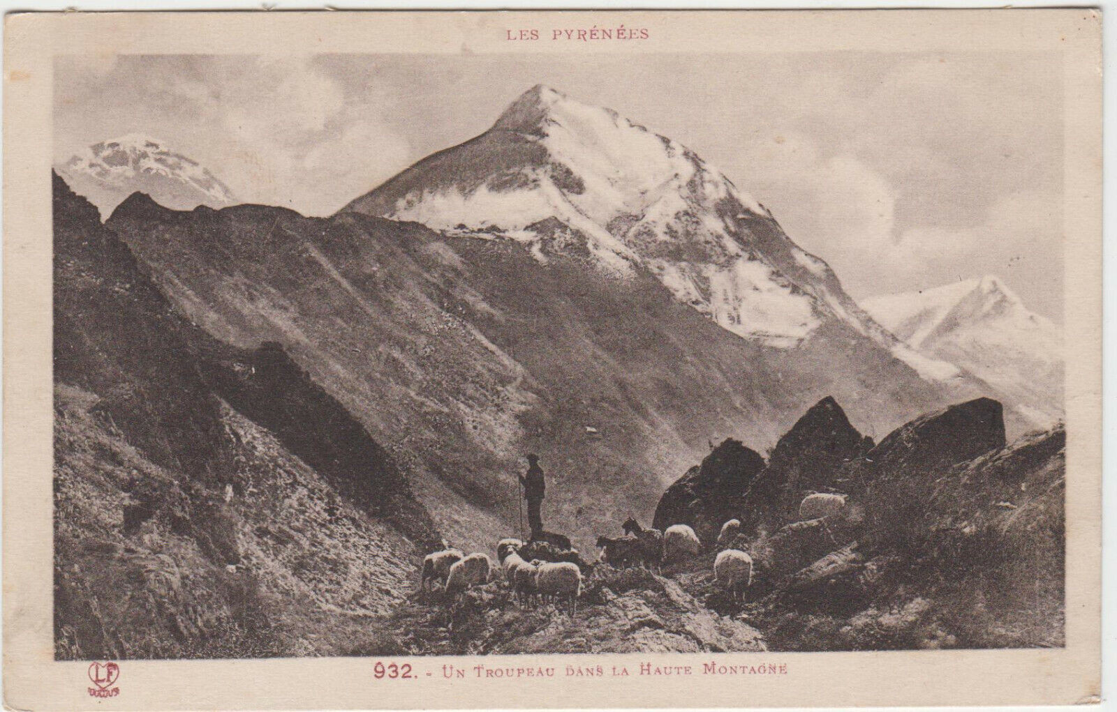 CARTE POSTALE UN TROUPEAU DANS LA HAUTE MONTAGNE LES PYRENEES 401894400091