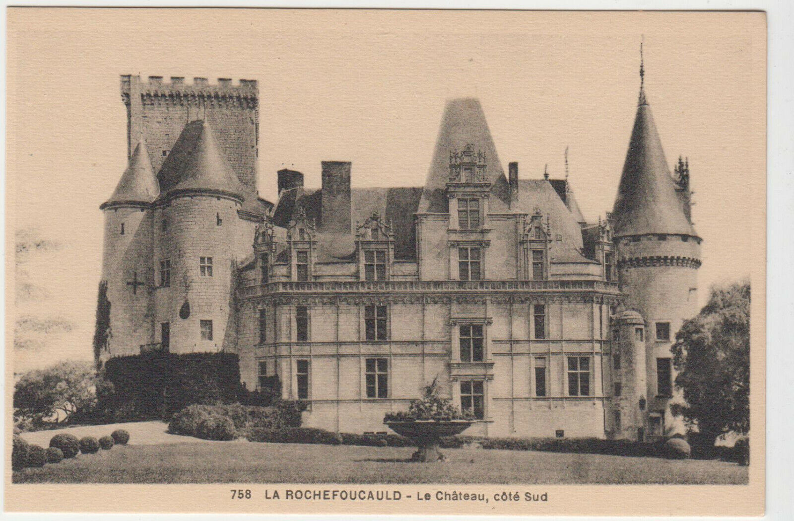 CARTE POSTALE la rochefoucauld LE CHATEAU COTE SUD 401923278771