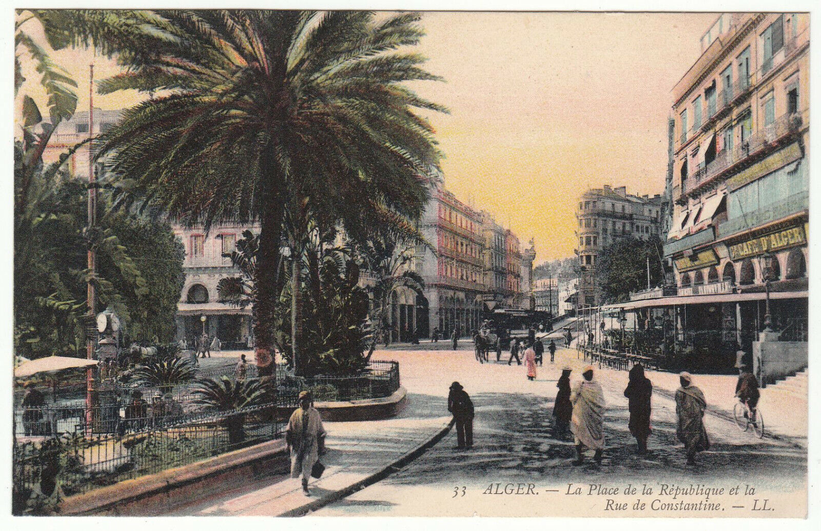 CARTE POSTALE ALGER LA PLACE DE LA REPUBLIQUE ET LA RUE DE CONSTANTINE 123959624392