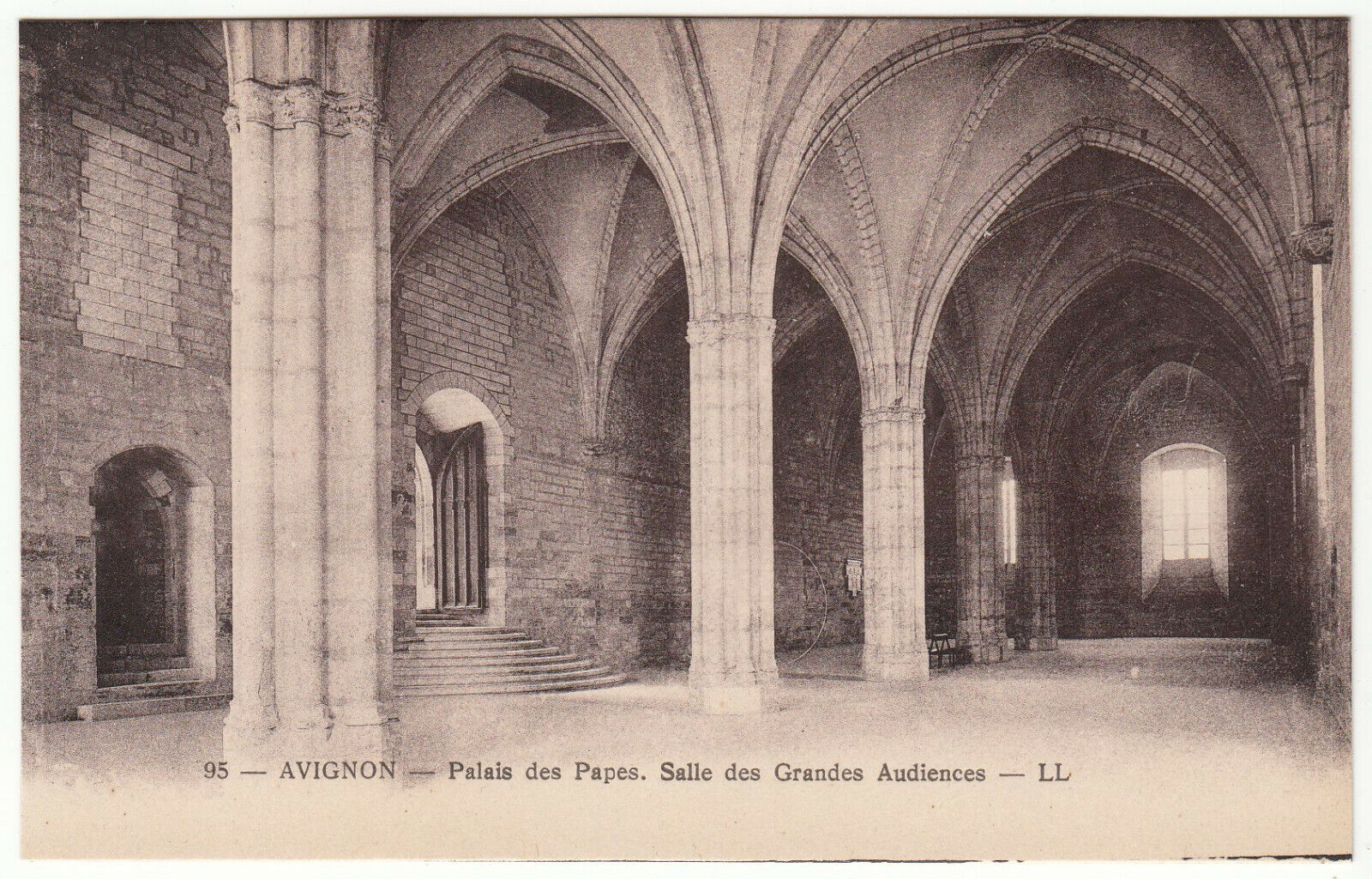 CARTE POSTALE AVIGNON PALAIS DES PAPES SALLE DES GRANDES AUDIENCES 124014532562