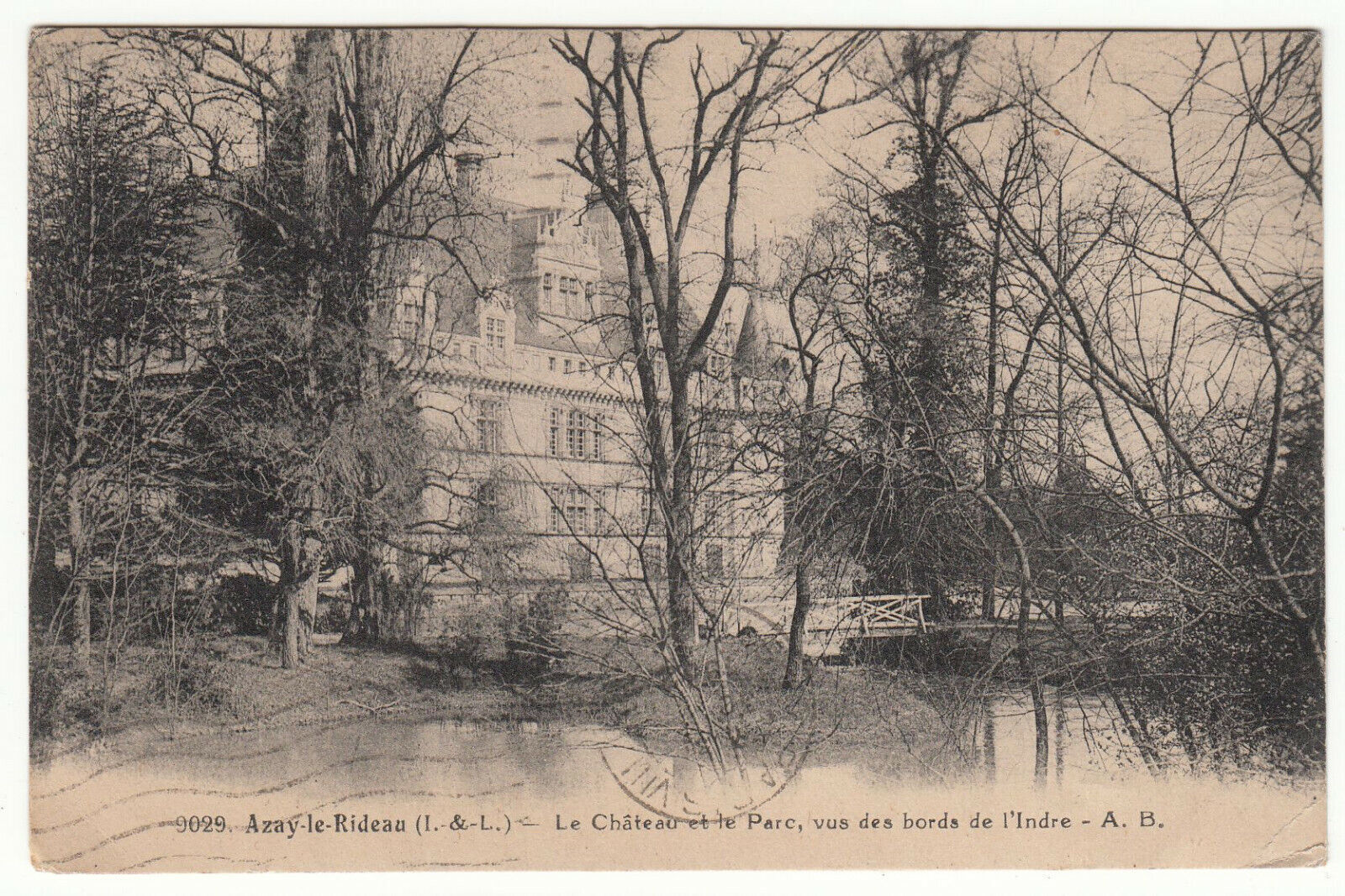 CARTE POSTALE AZAY LE RIDEAU LE CHATEAU ET LE PARC VUS DES BORDS DE L INDRE 123907412042