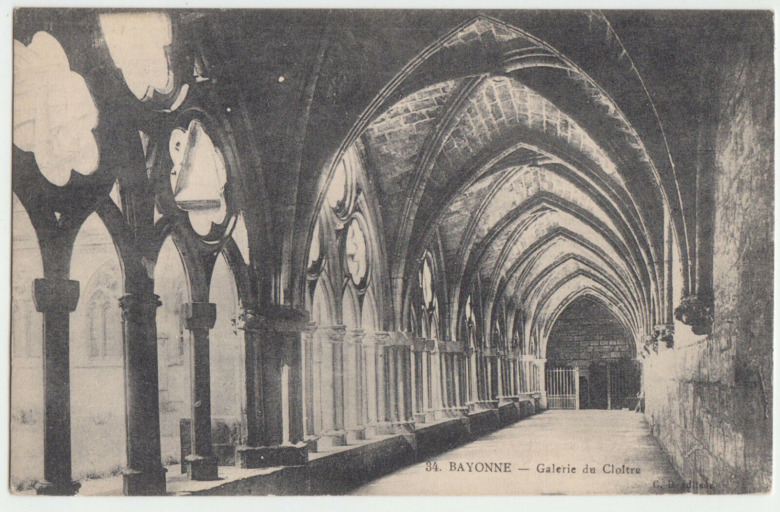 CARTE POSTALE BAYONNE GALERIE DU CLOITRE 124091245932