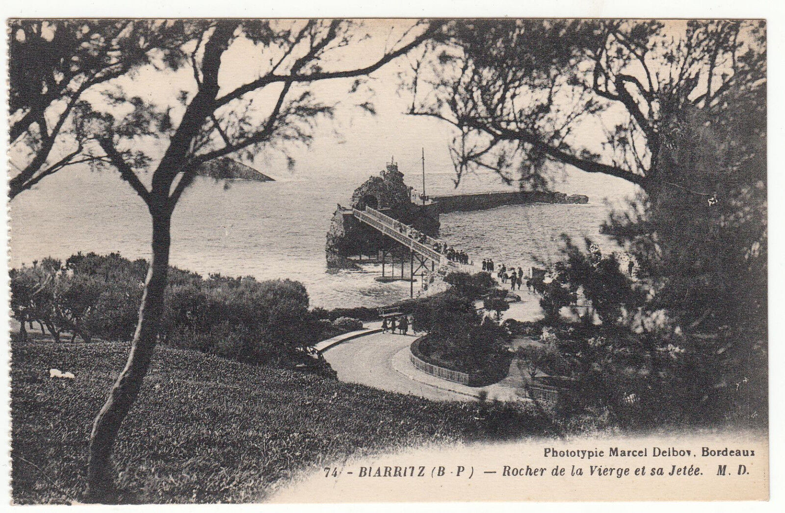 CARTE POSTALE BIARRITZ ROCHER DE LA VIERGE ET SA JETEE 401284128742