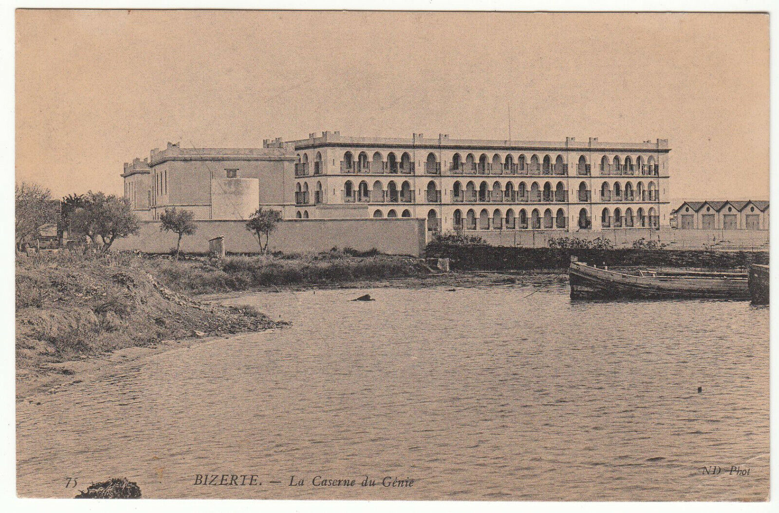 CARTE POSTALE BIZERTE LA CASERNE DU GENIE 123962442412