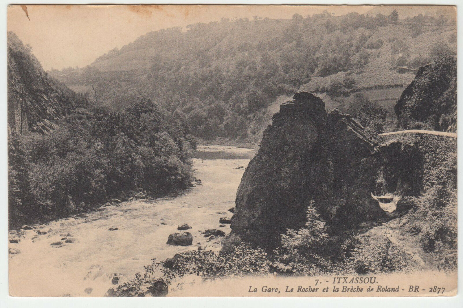 CARTE POSTALE ITXASSOU LA GARE LE ROCHER ET LA BRECHE DE ROLAND 124091760092