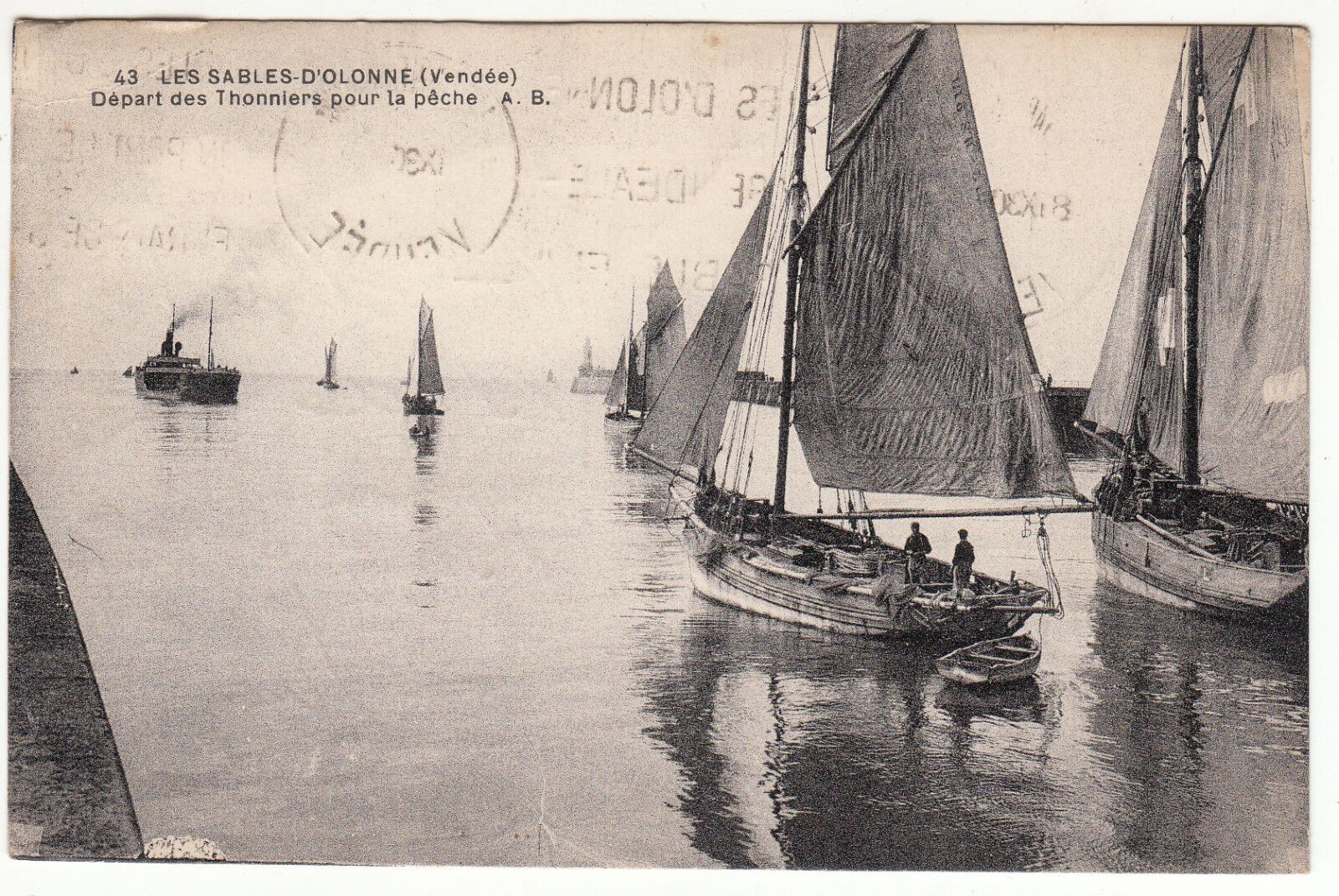 CARTE POSTALE LES SABLES D OLONNE DEPART DES THONNIERS POUR LA PECHE 122900264252