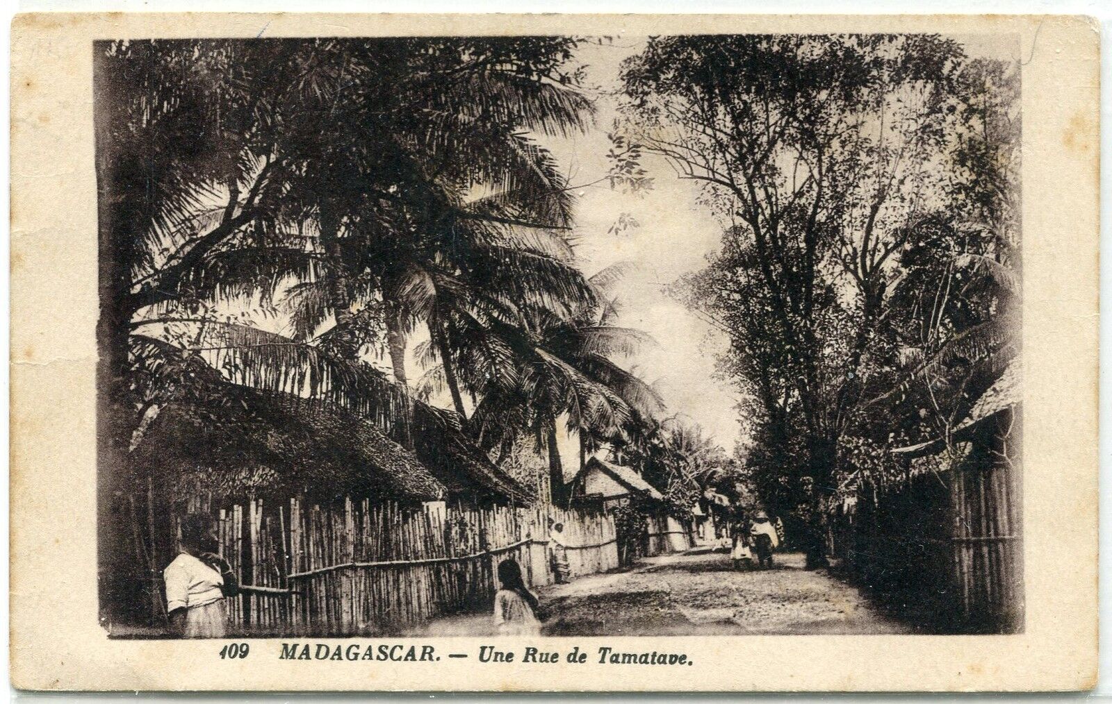 CARTE POSTALE MADAGASCAR UNE RUE DE TAMATAVE 400704459432