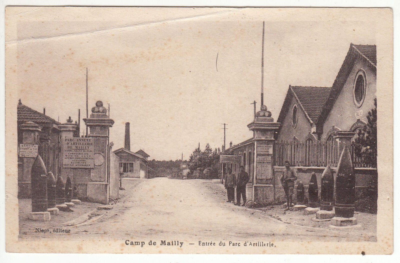 CARTE POSTALE MAILLY LE CAMP ENTREE DU PARC D ARTILLERIE 122207296702