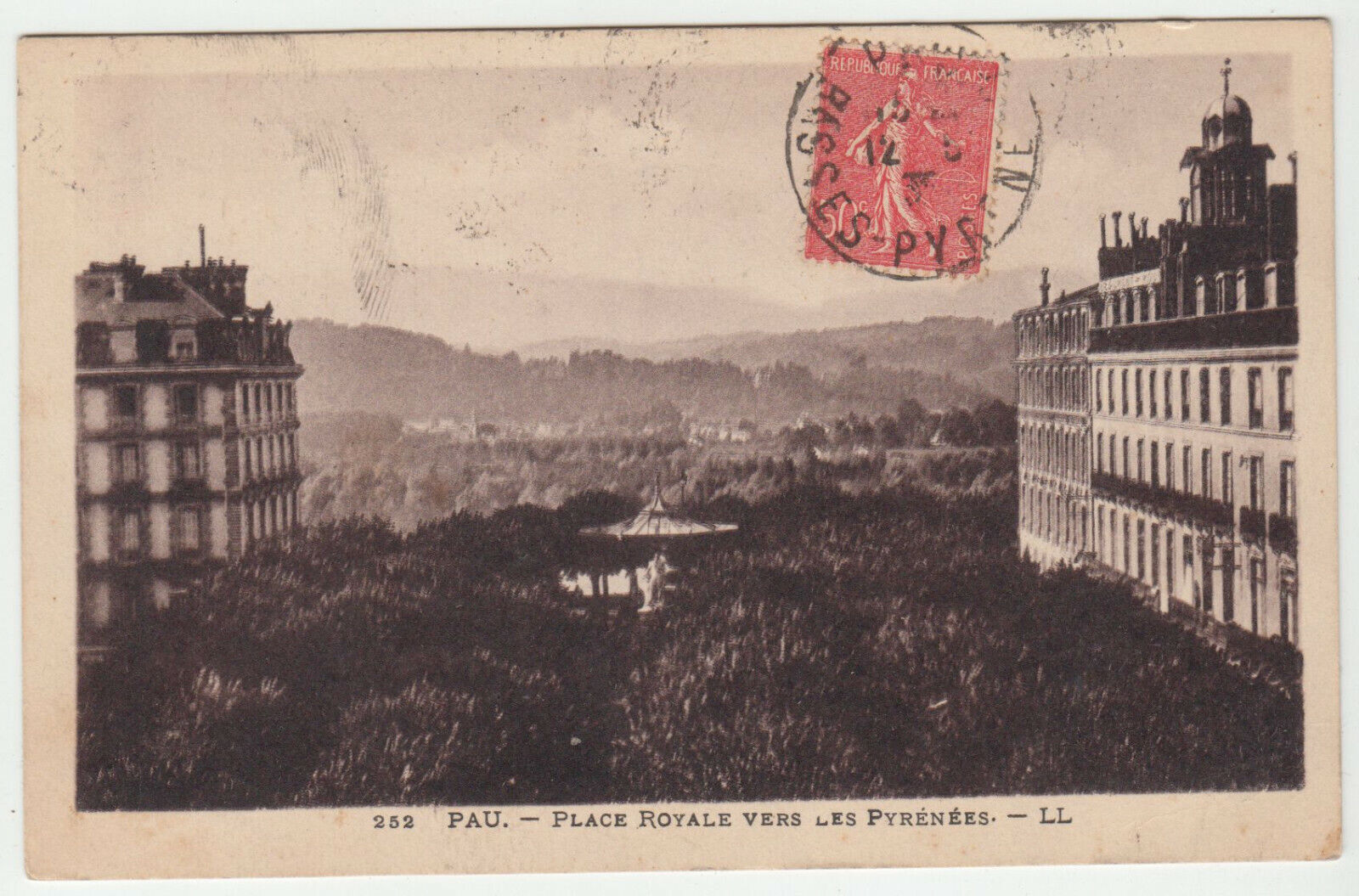 CARTE POSTALE PAU PLACE ROYALE VERS LES PYRENEES 402116539982