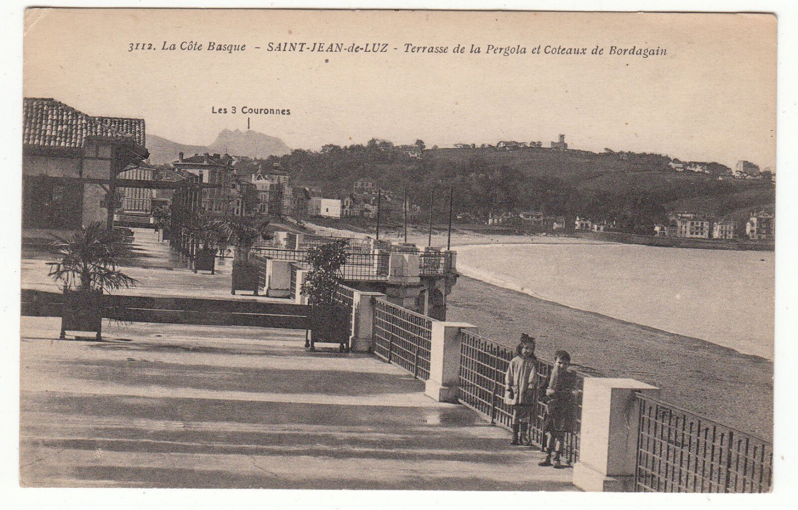 CARTE POSTALE SAINT JEAN DE LUZ TERRASSE DE LA PERGOLA ET COTEAUX DE BORDAGAIN 122358615172