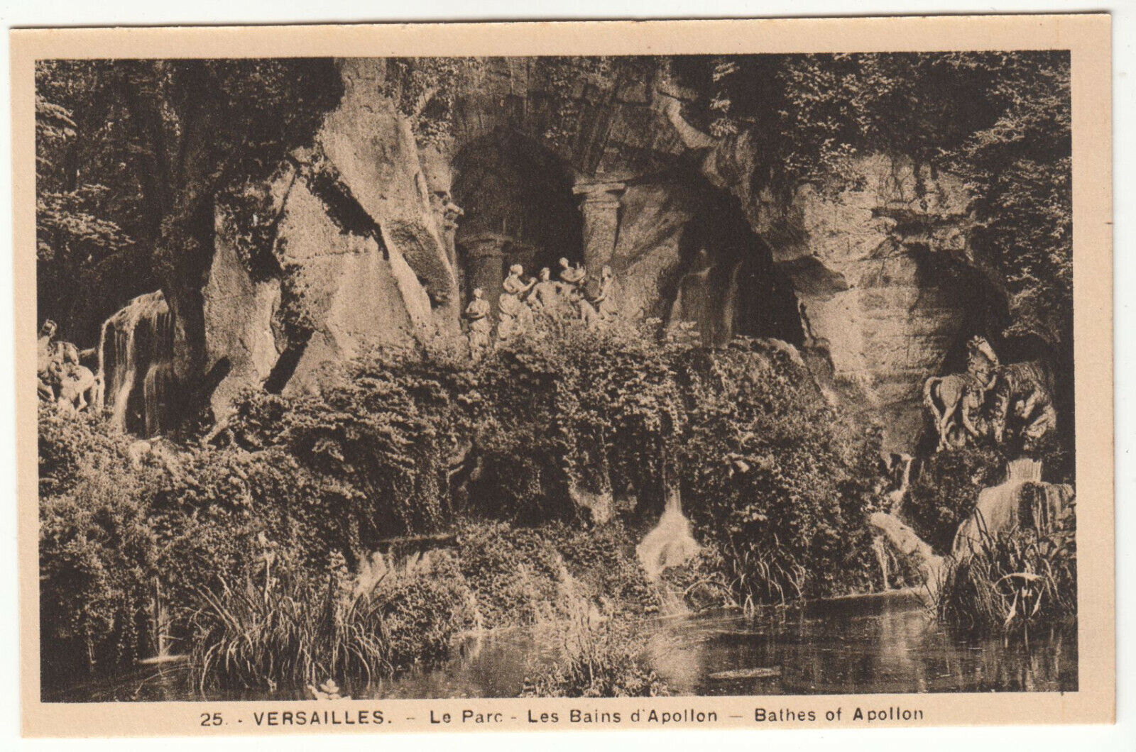 CARTE POSTALE VERSAILLES LE PARC LES BAINS D APOLLON 402016859812