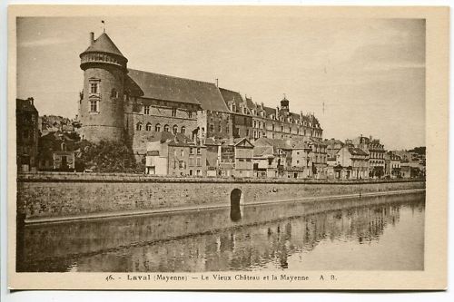 CPA LAVAL LE VIEUX CHATEAU ET LA MAYENNE 110614107452