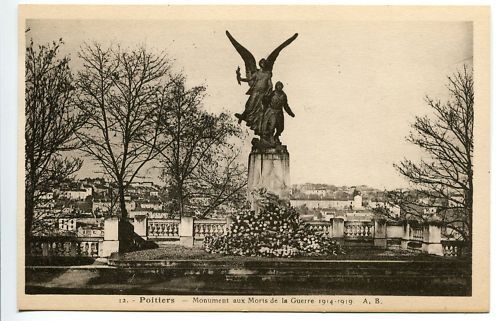 CPA POITIER MONUMENT AUX MORTS DE LA GUERRE 19141919 110613369982