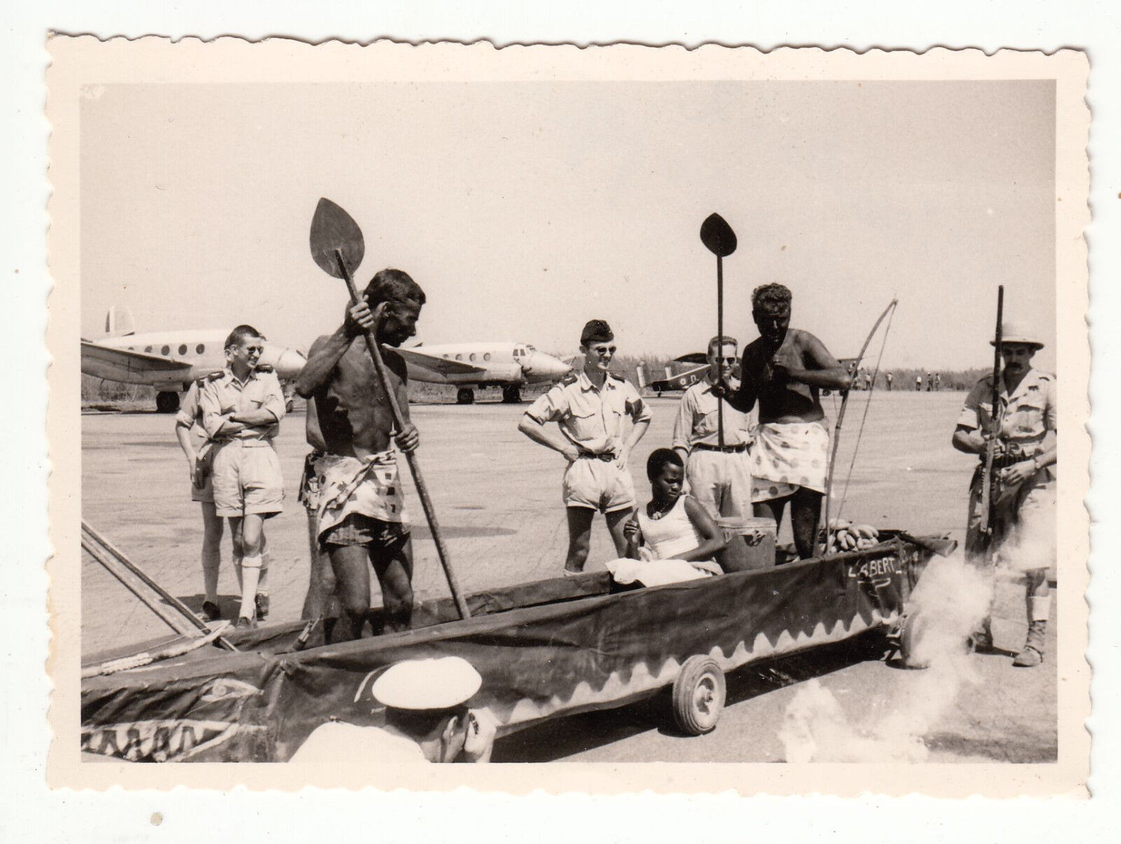 PHOTO MILITAIRE AFRIQUE DECEMBRE 1962 ST ELOY LA PIROGUE EN PAPIER AEROPORT 401208416672