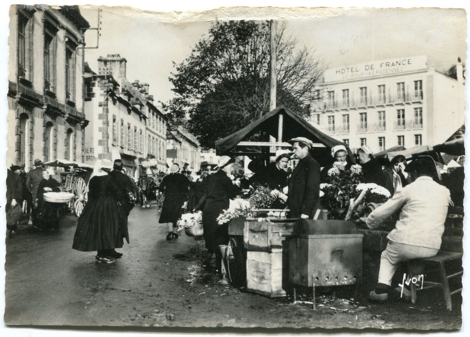 CARTE POSTALE AUDIERNE UN JOUR DE MARCHE AMINCIE SUR LE HAUT 400335058023