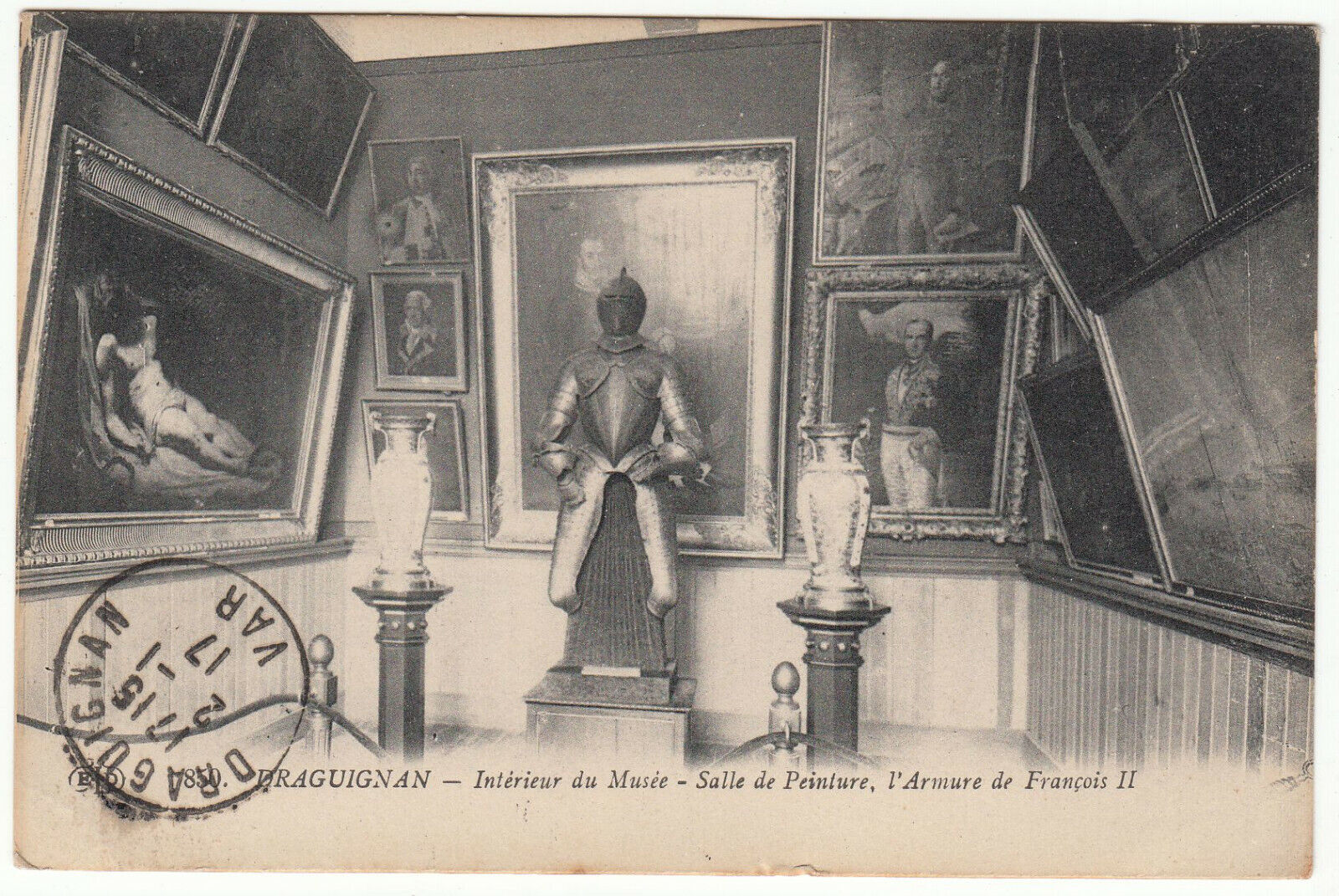 CARTE POSTALE DRAGUIGNAN INTERIEUR DU MUSEE SALLE PEINTURE ARMURE DE FRANCOIS 1 123970390363