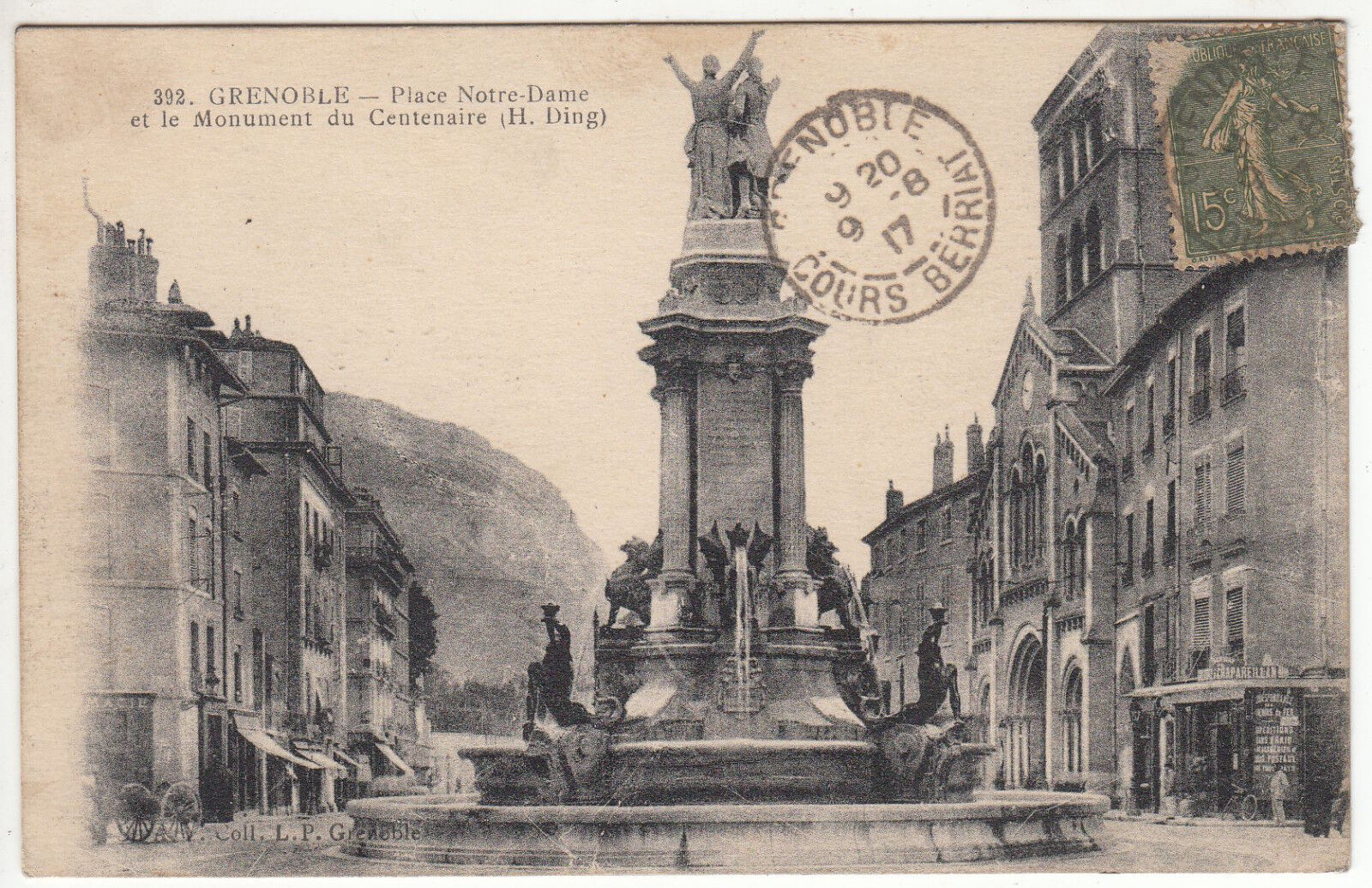 CARTE POSTALE GRENOBLE PLACE NOTRE DAME ET LE MONUMENT DU CENTENAIRE 401221041883