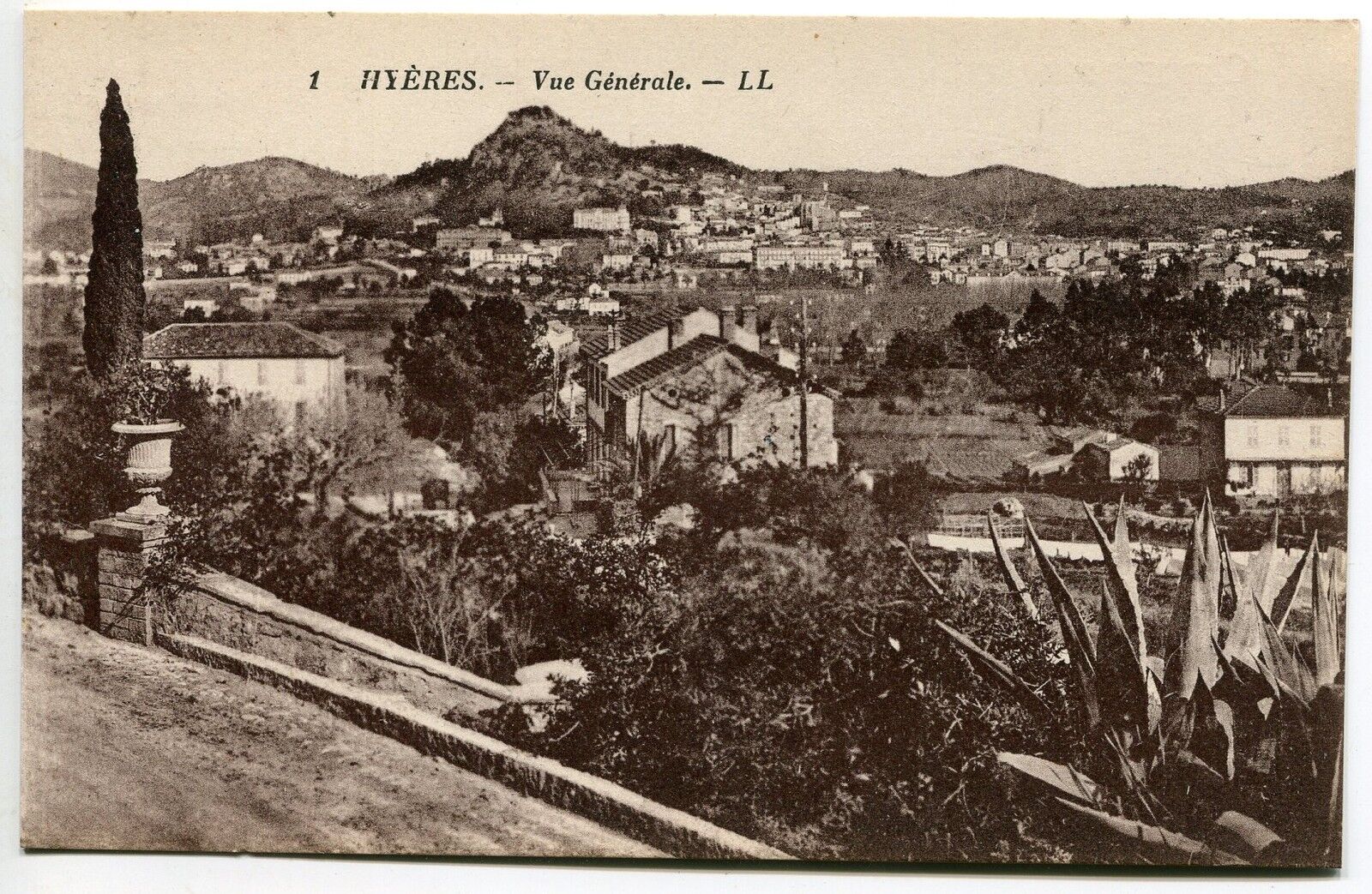 CARTE POSTALE HYERES VUE GENERALE 400626070023