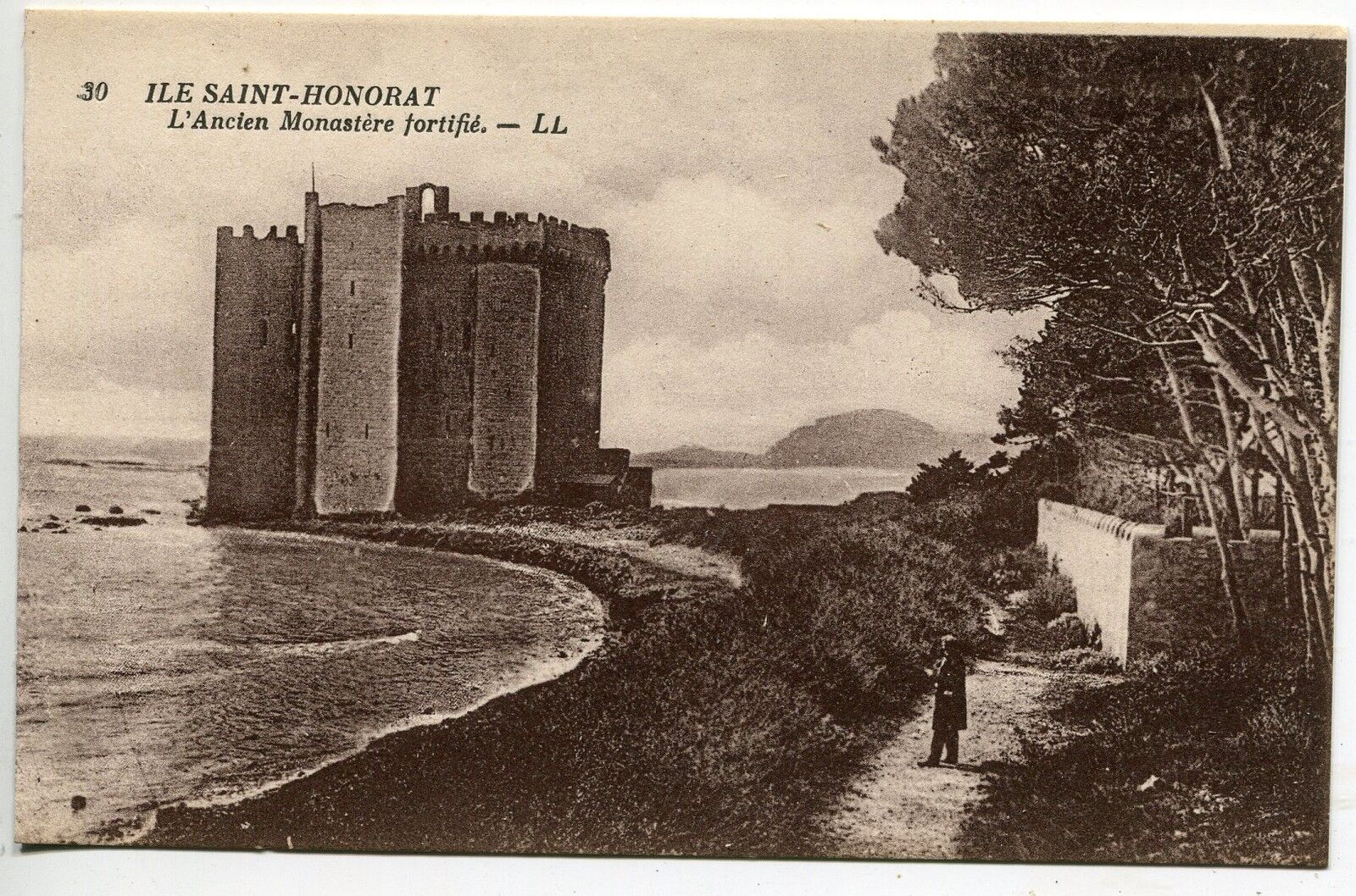 CARTE POSTALE ILE SAINT HONORAT L ANCIEN MONASTERE FORTIFIE 121247892753