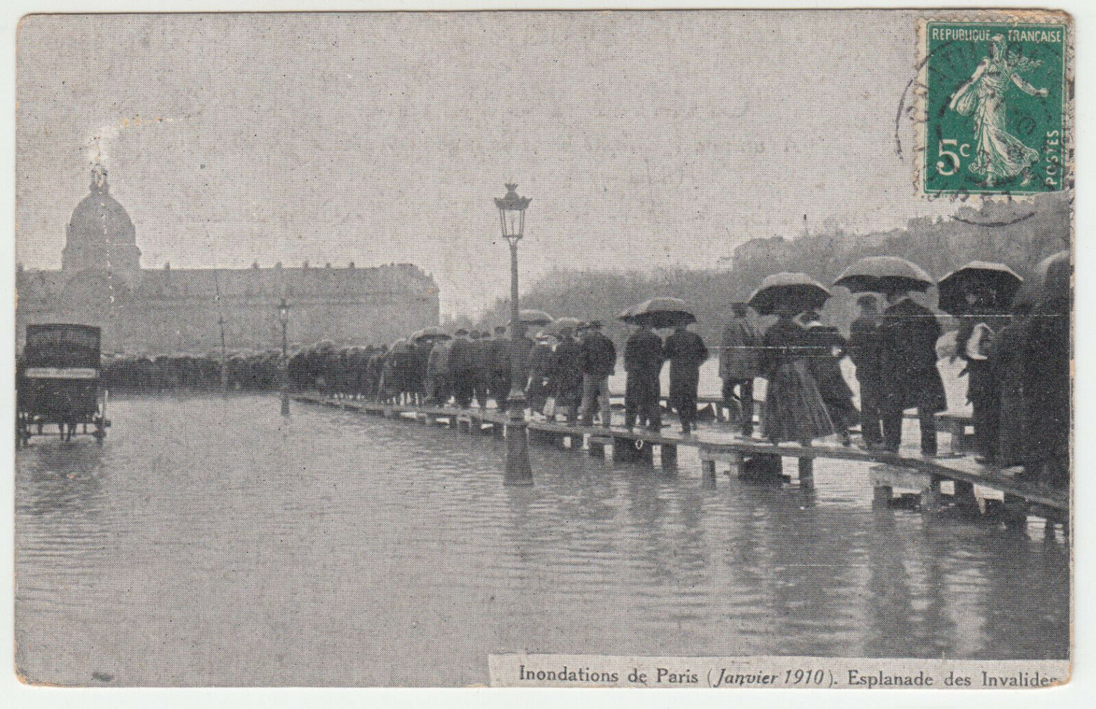 CARTE POSTALE PARIS INNONDATIONS 1910 ESPLANADE DES INVALIDES 124739323003