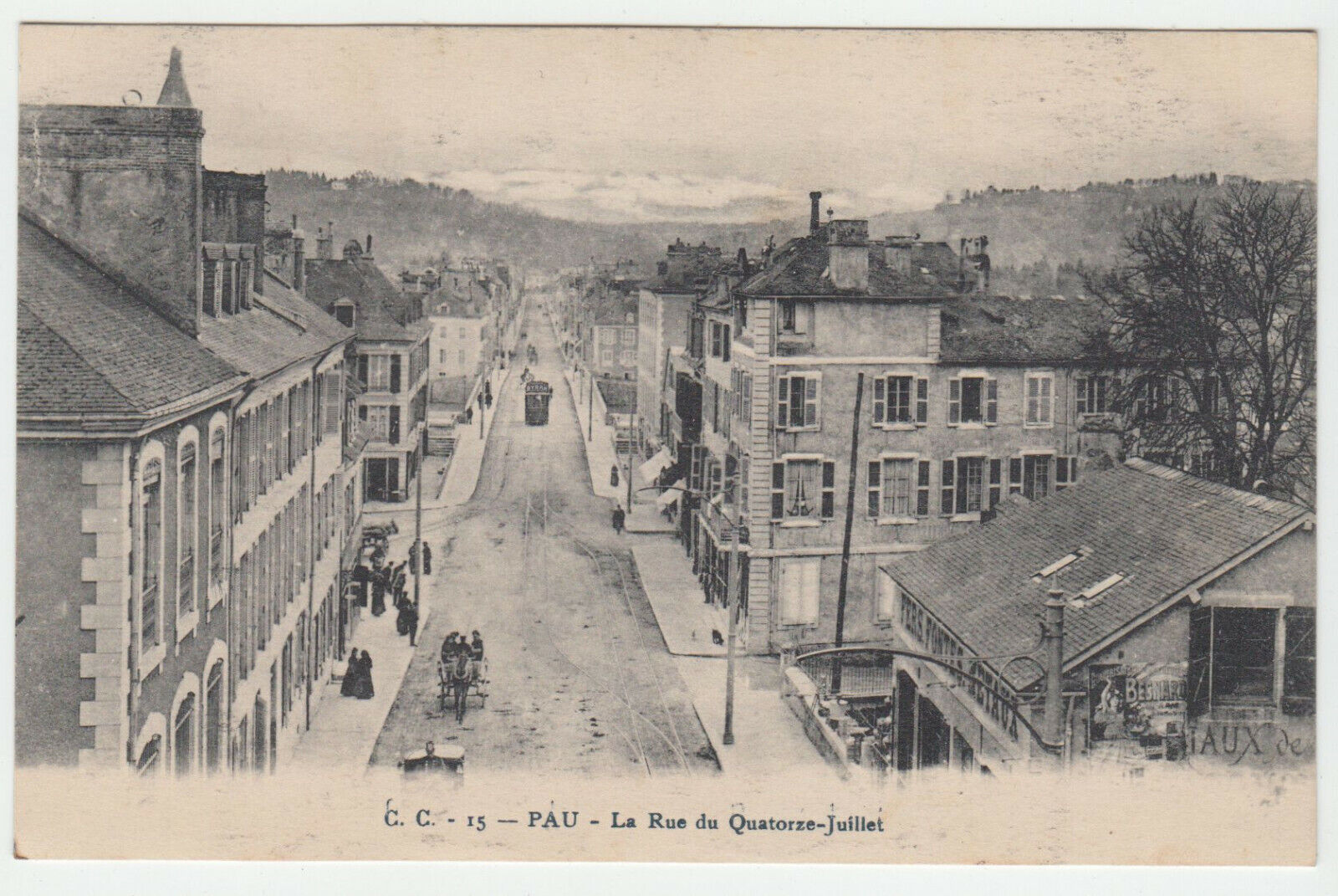 CARTE POSTALE PAU LA RUE DU 14 JUILLET 402105876763