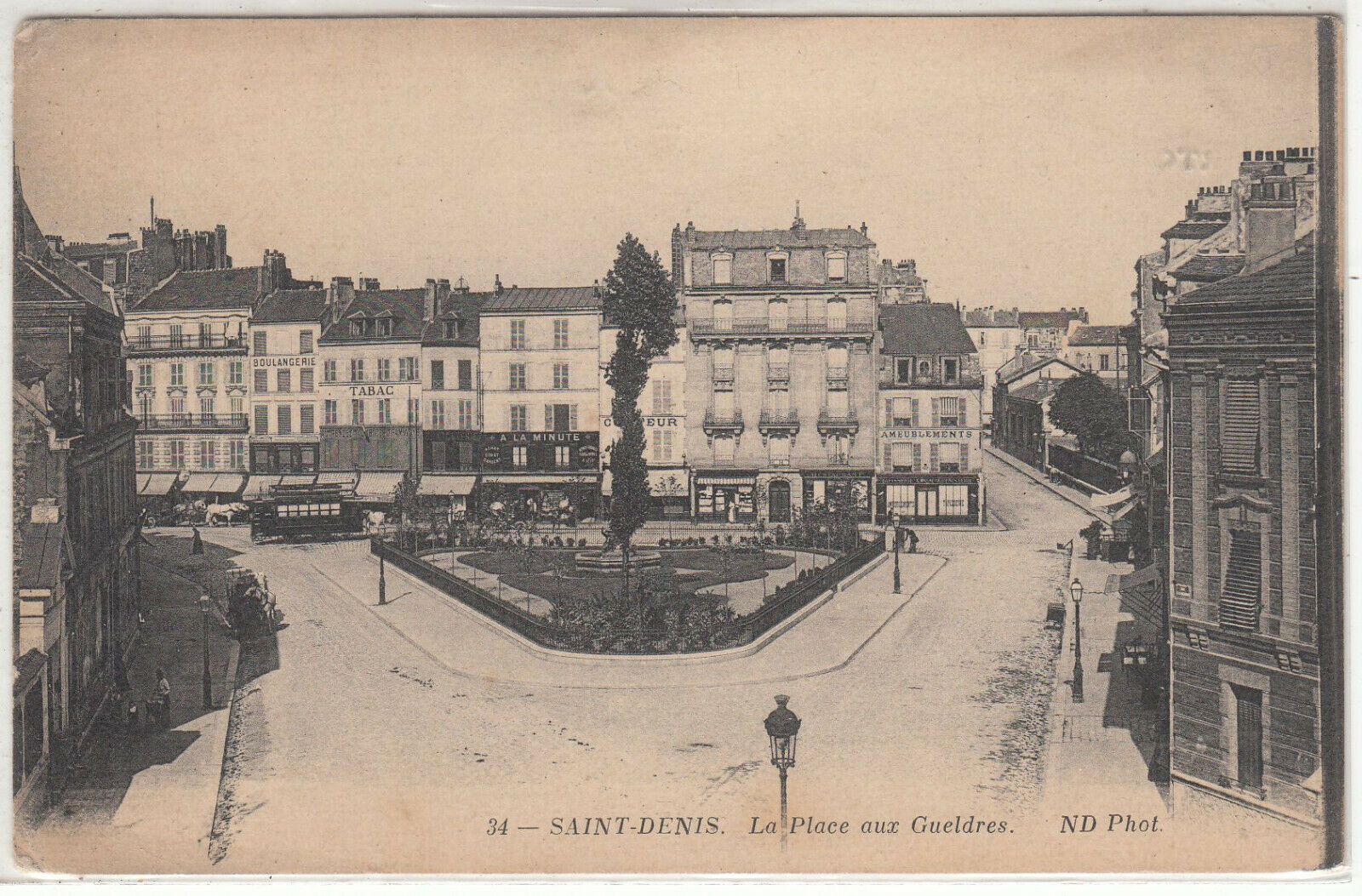 CARTE POSTALE SAINT DENIS LA PLACE AUX GUELDRES 123958513043