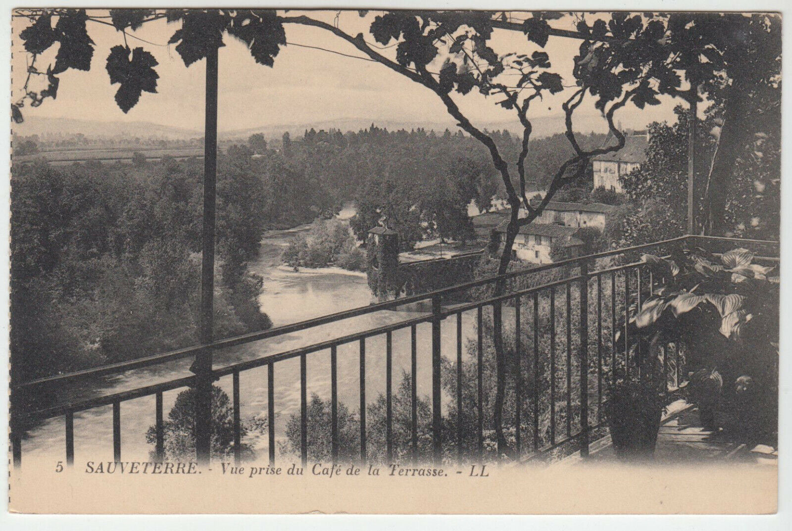 CARTE POSTALE SAUVETERRE VUE PRISE DU CAFE DE LA TERRASSE 124099661403