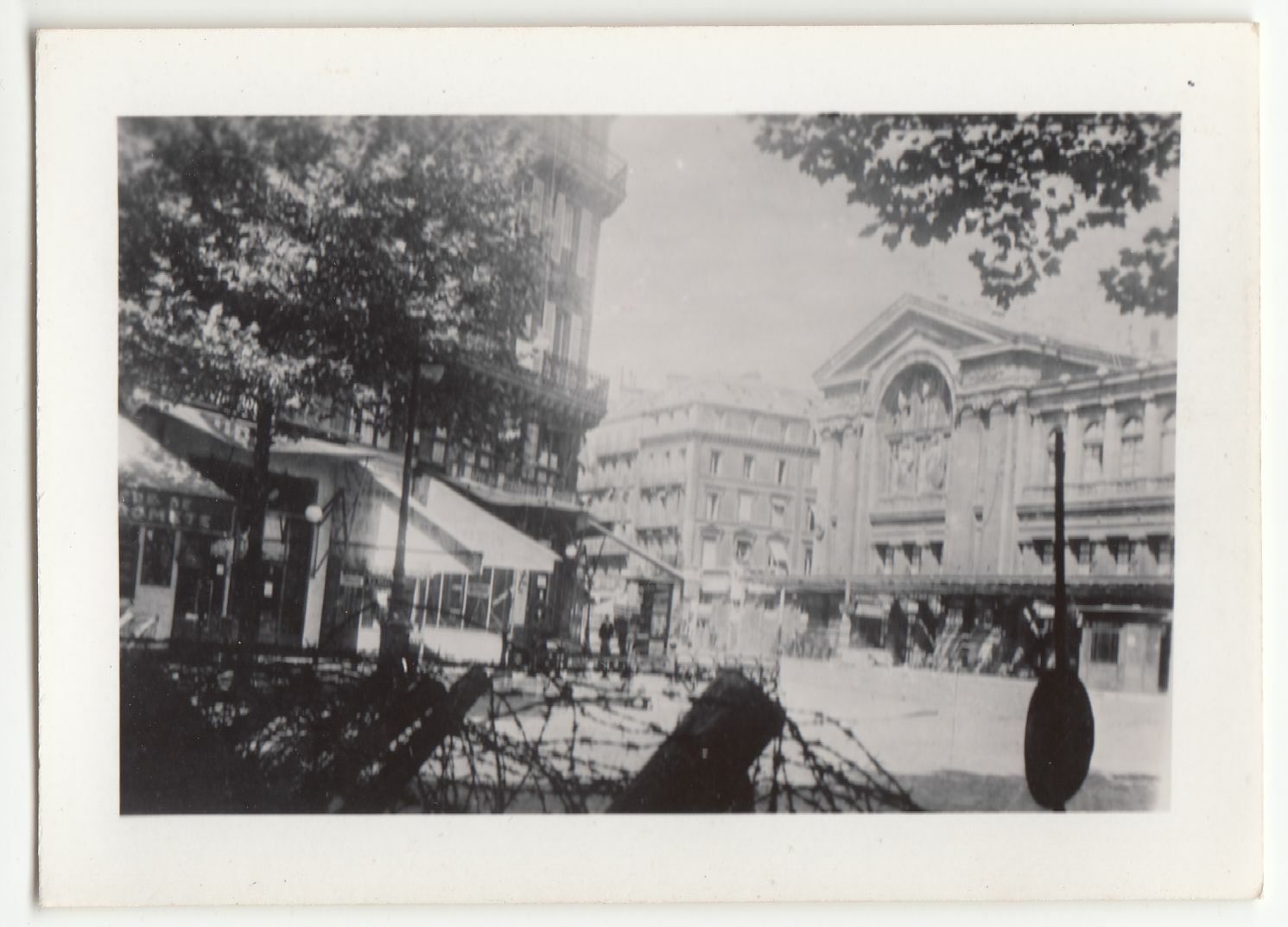 PHOTO BATAILLE DE PARIS GARE DU NORD EN PLEINE BAGARRE 401998810123