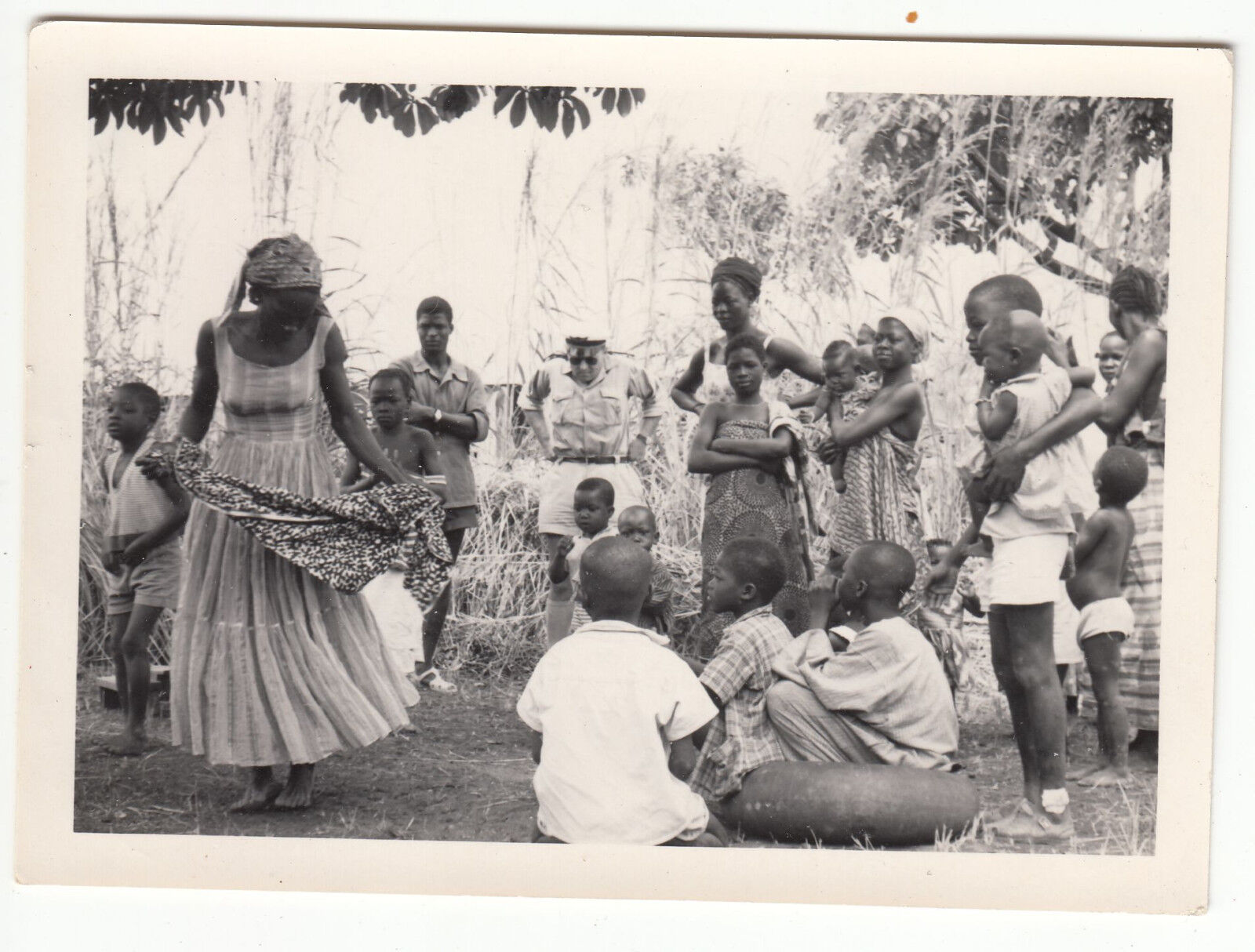 PHOTO MILITAIRE 1961 AFRIQUE LA FETE AU VILLAGE 122182266623