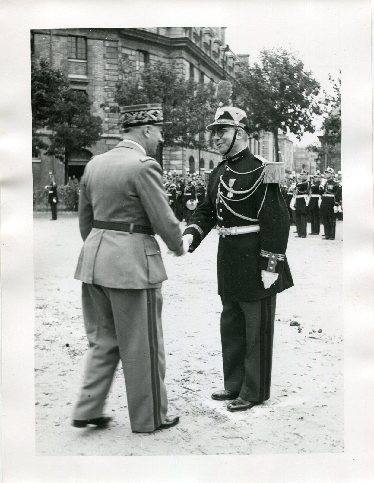 PHOTO MILITAIRE CEROMONIE REMISE DE MEDAILLE FORMAT 235 CM X 183 CM 121484847833