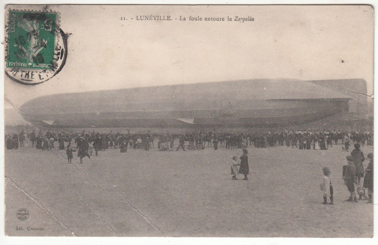 CARTE POSTALE AVIATION LUNEVILLE LA FOULE ENTOURE LE ZEPPELIN 122302621444