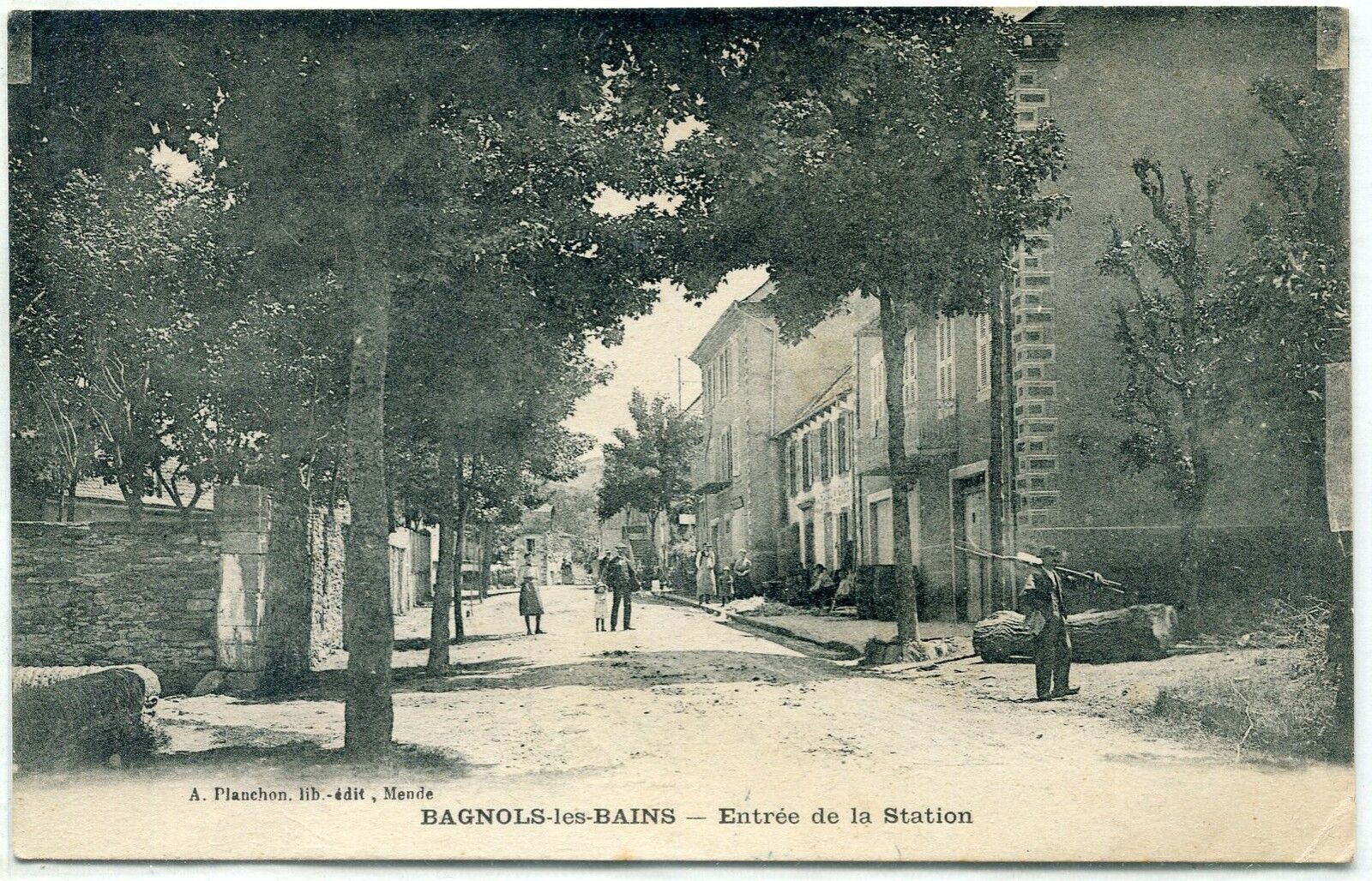 CARTE POSTALE BAGNOLS LES BAINS ENTREE DE LA STATION 121323501384