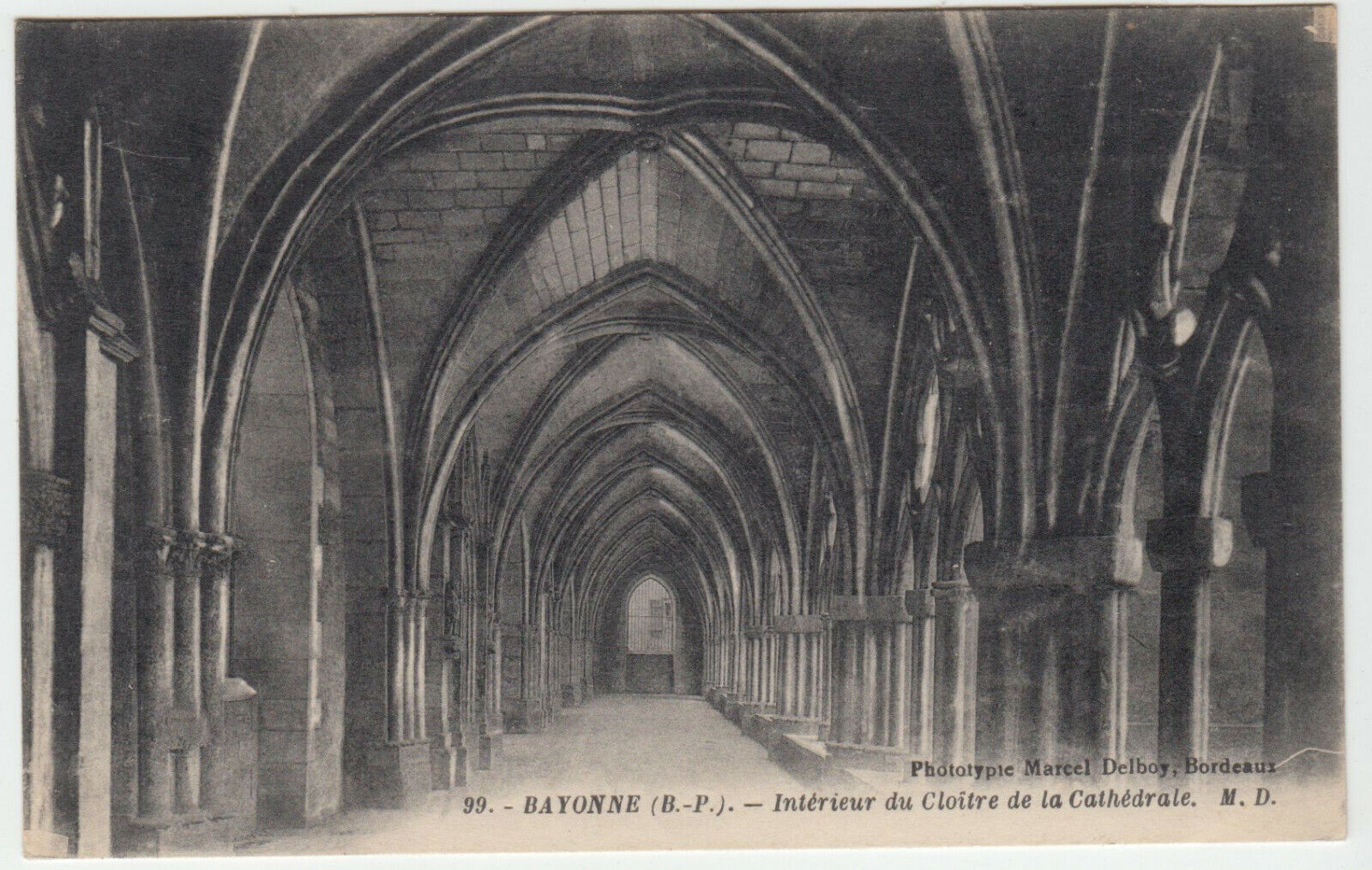 CARTE POSTALE BAYONNE INTERIEUR DU CLOITRE DE LA CATHEDRALE 402108207494