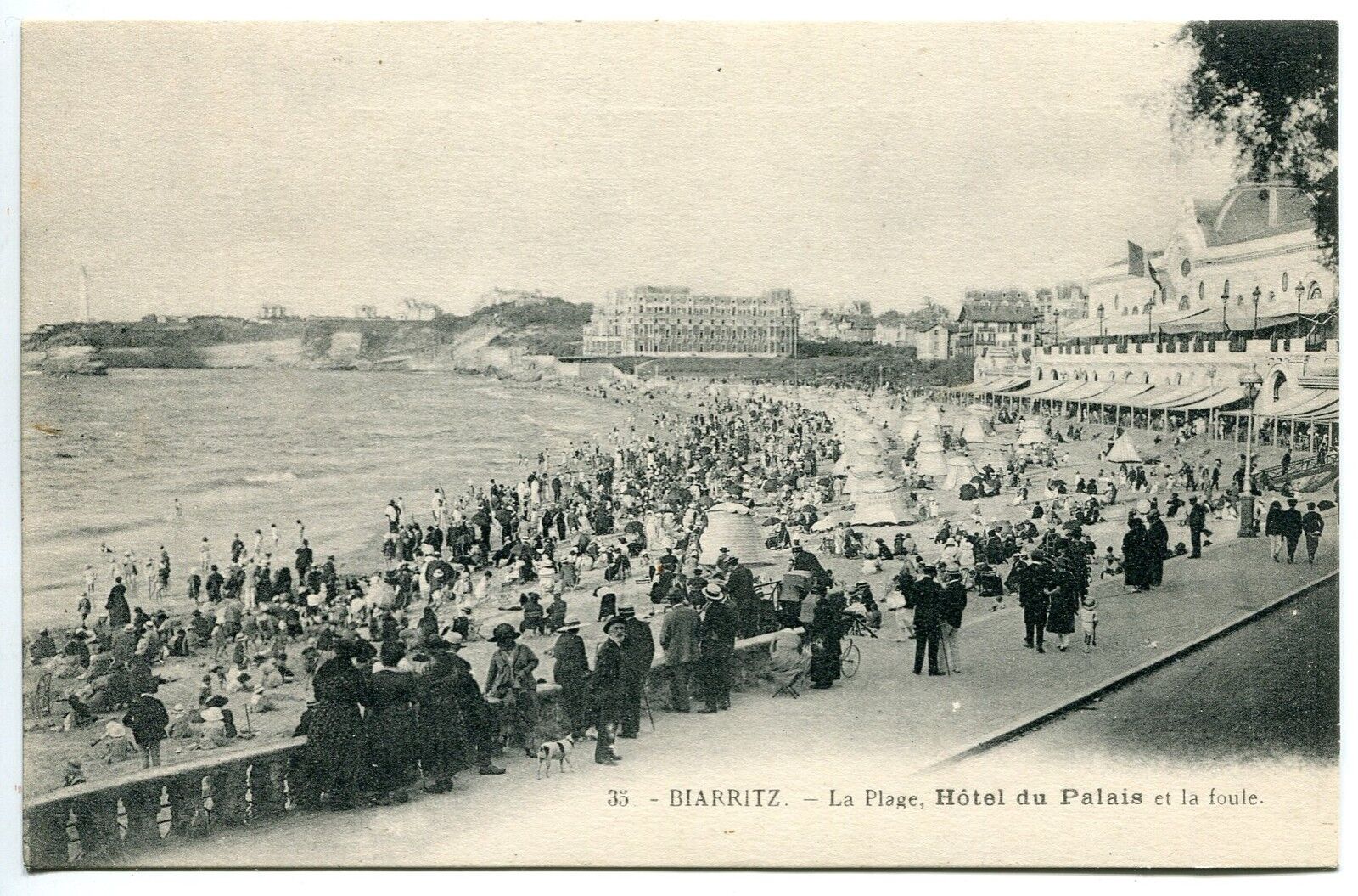 CARTE POSTALE BIARRITZ LA PLAGE HOTEL DU PALAIS ET LA FOULE 121300975594