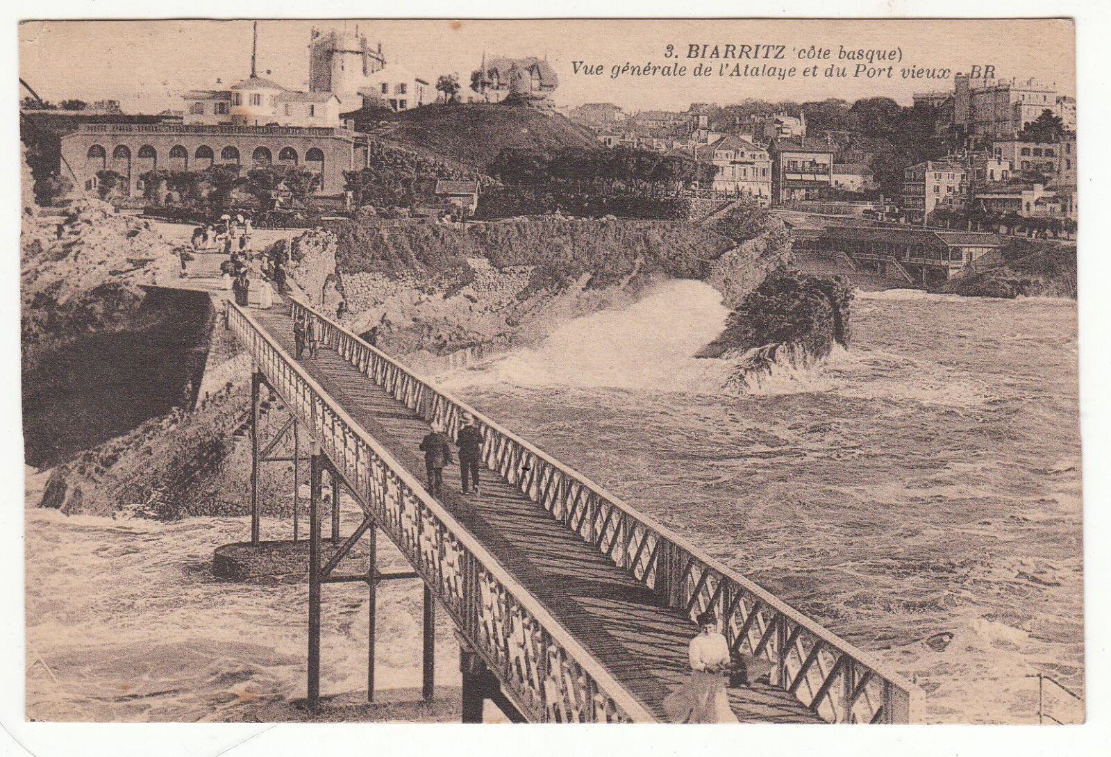 CARTE POSTALE BIARRITZ VUE GENERALE DE LATALAYE ET DU PORT VIEUX