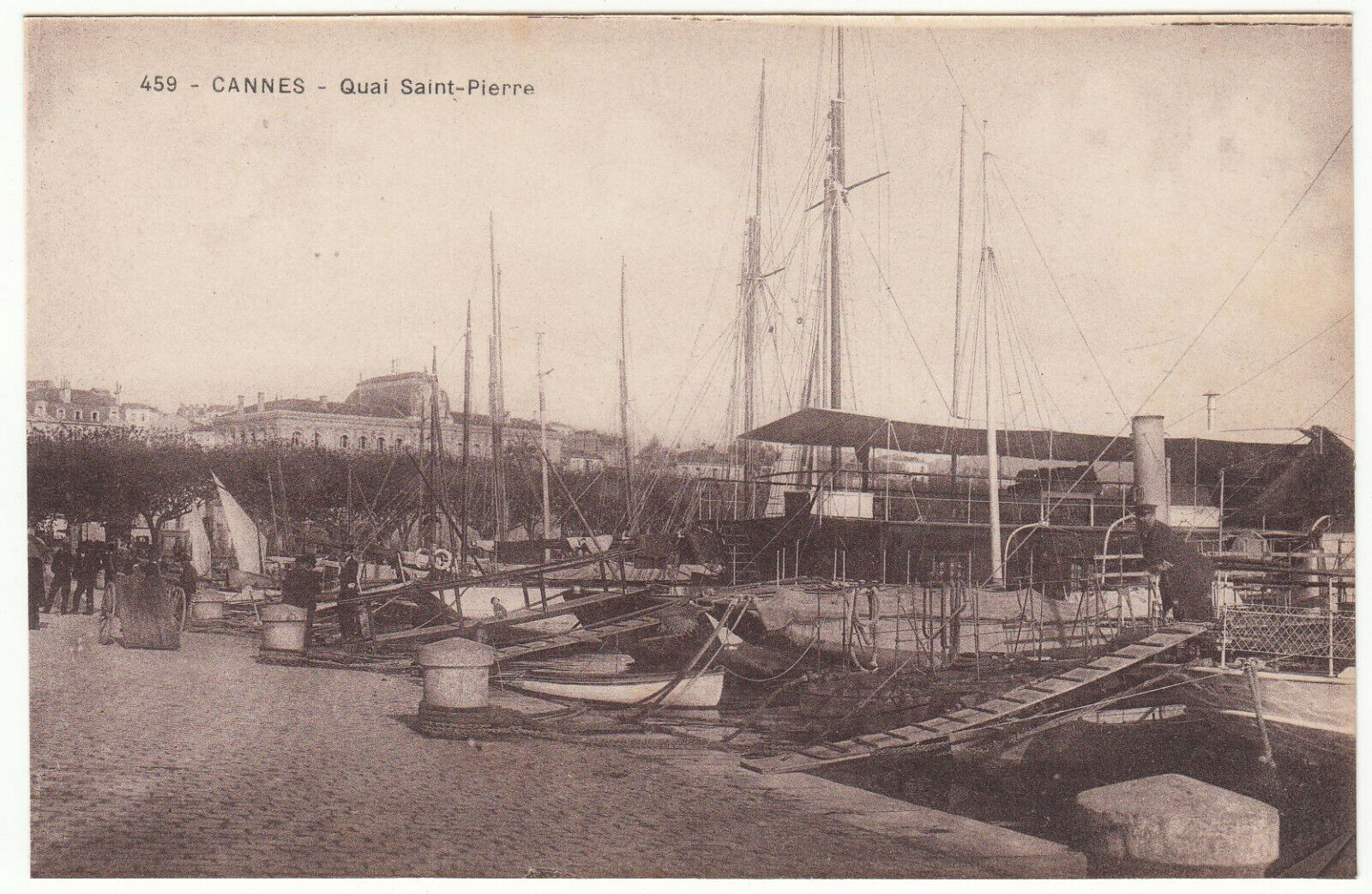 CARTE POSTALE CANNES QUAI SAINT PIERRE 401953830844