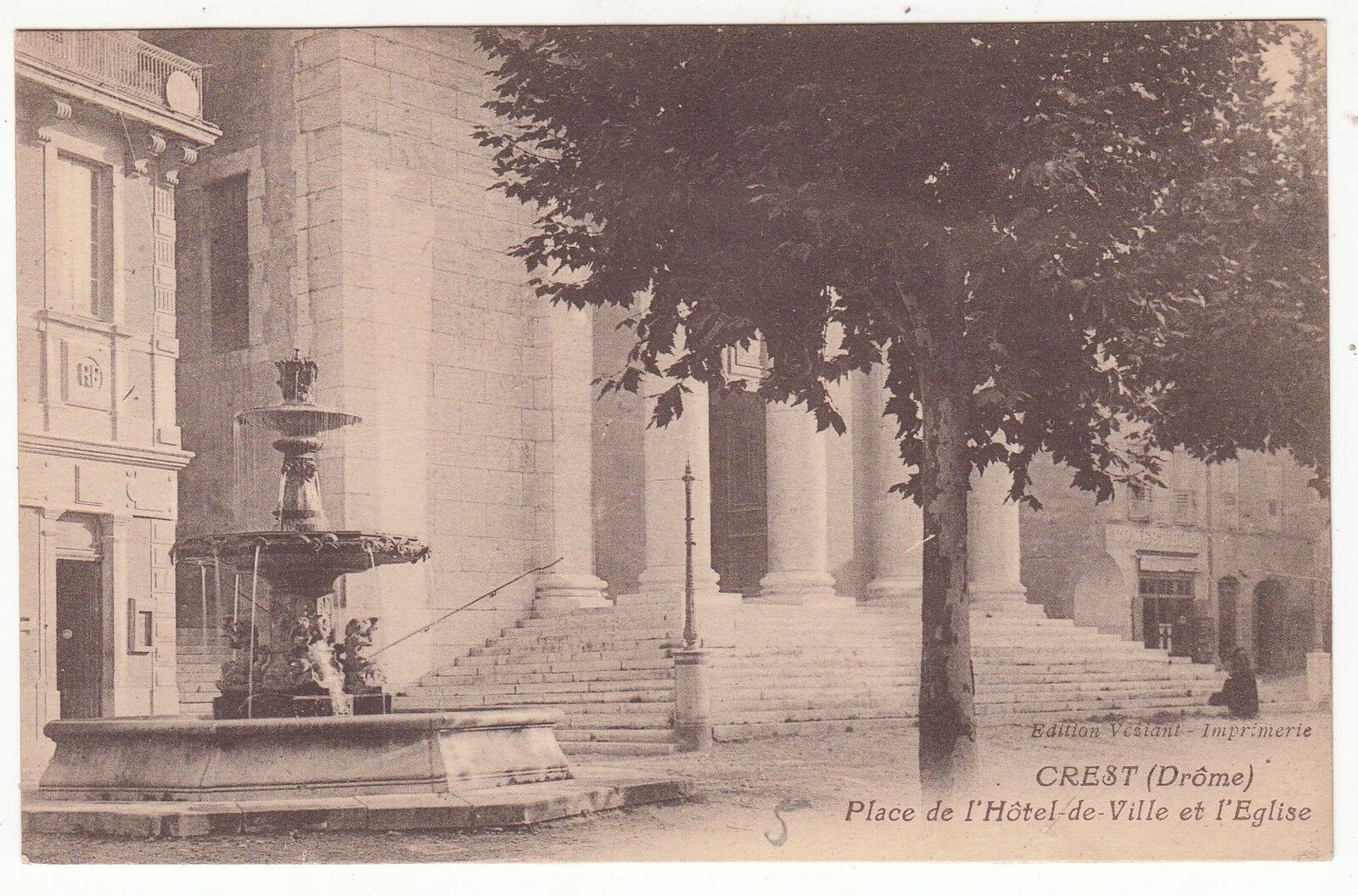 CARTE POSTALE CREST PLACE DE L HOTEL DE VILLE ET L EGLISE 122037734384