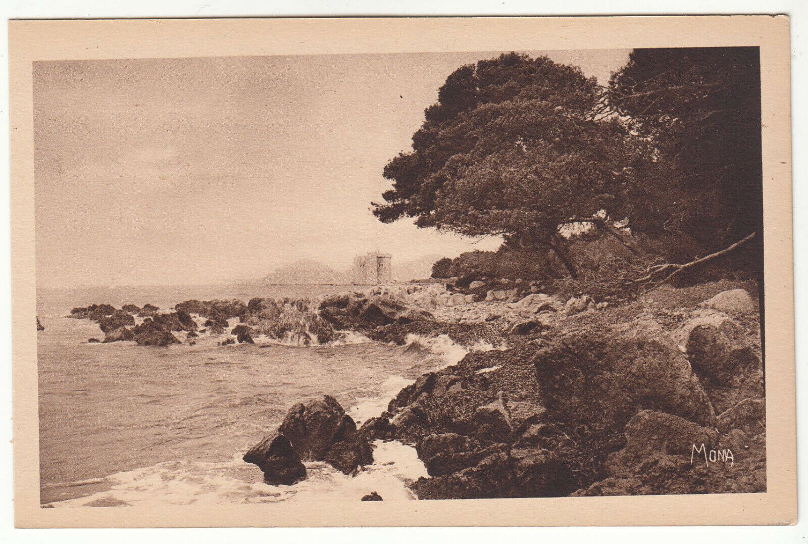 CARTE POSTALE ILE SAINT HONORAT MONASTERE FORTIFIE VUE DE LA POINTE ORIENTALE 124016659524