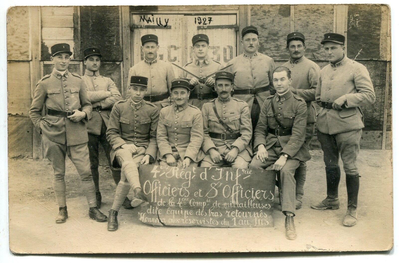 CARTE POSTALE PHOTO MILITAIRE 1927 MAILLY 4 REGIMENT D INF BRAS RETOURNES 400783920384