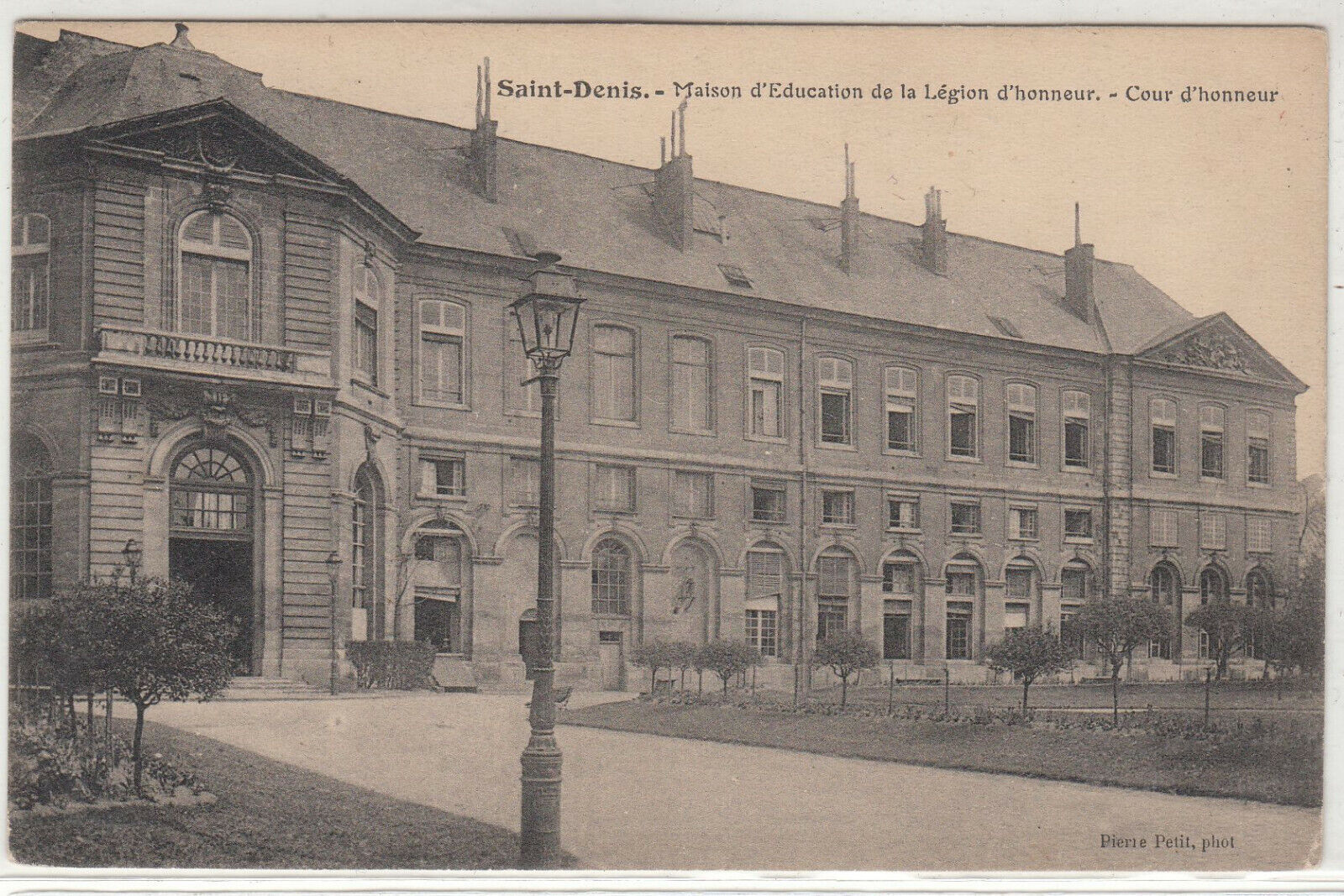 CARTE POSTALE SAINT DENIS MAISON EDUCATION LEGION D HONNEUR COUR D HONNEUR 123958776574