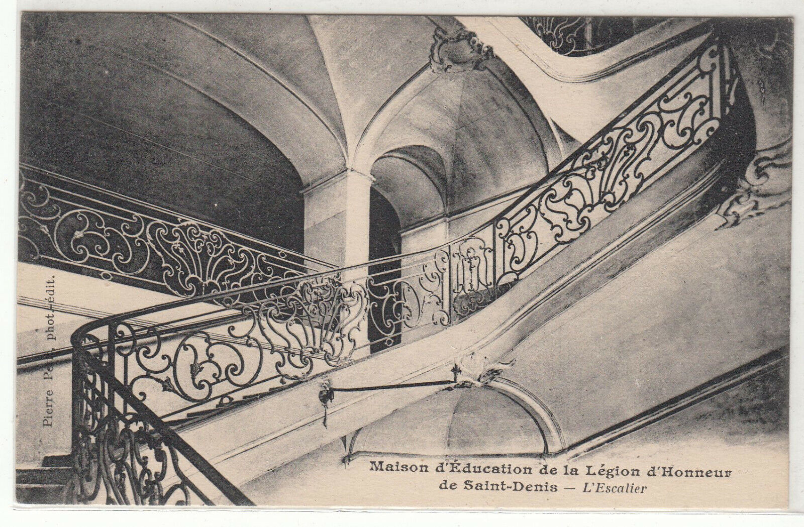 CARTE POSTALE SAINT DENIS MAISON EDUCATION LEGION D HONNEUR L ESCALIER 401941351844