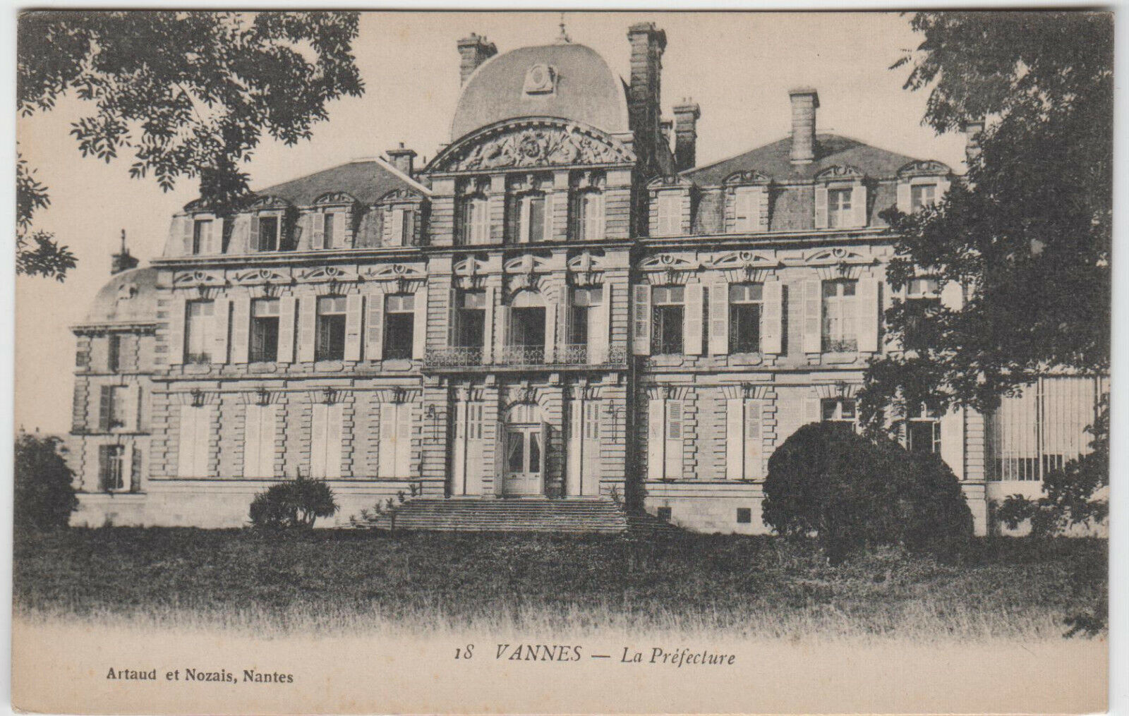 CARTE POSTALE VANNES LA PREFECTURE 401918586924