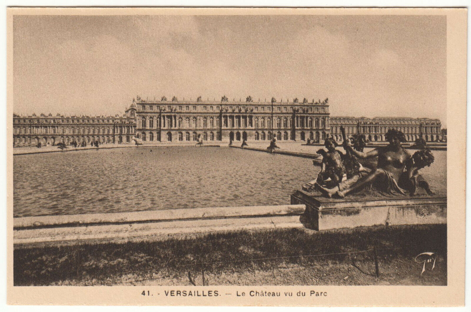 CARTE POSTALE VERSAILLES LE CHATEAU VU DU PARC 402016867604