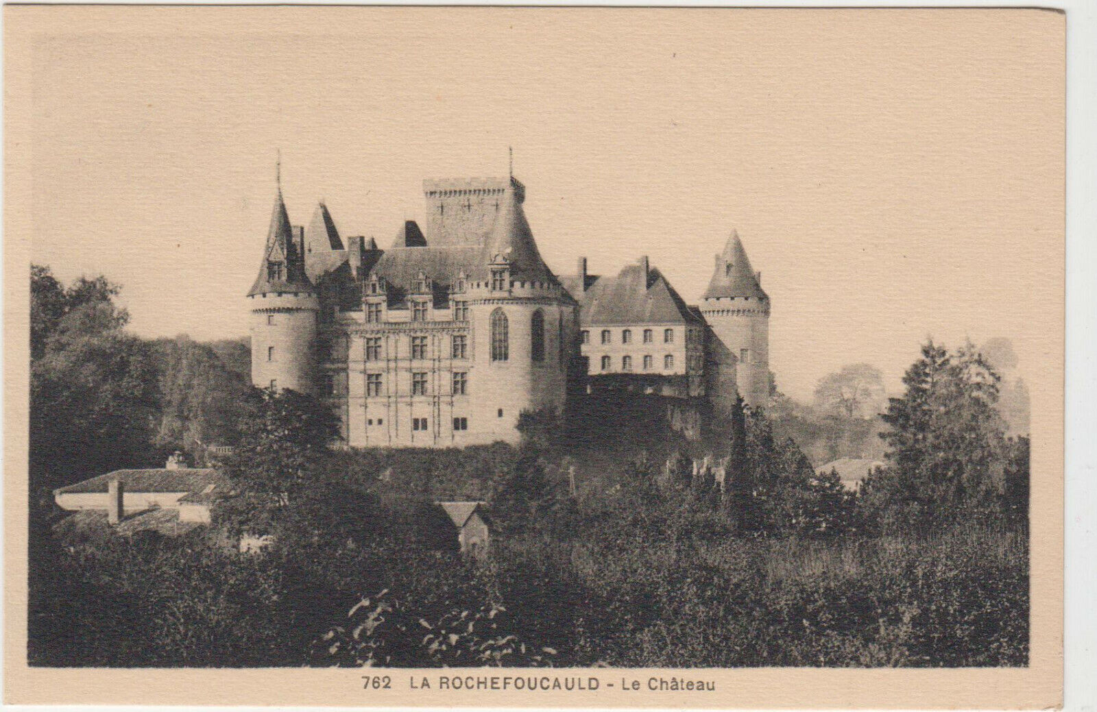 CARTE POSTALE la rochefoucauld LE CHATEAU 123941292734