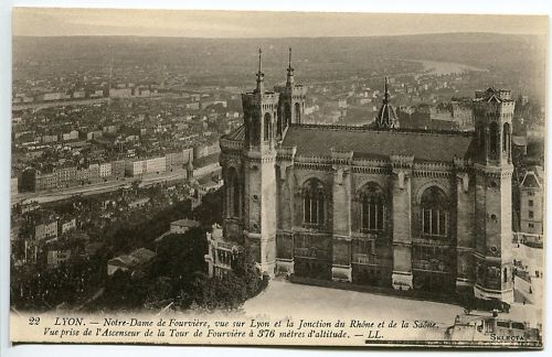 CPA LYON NOTRE DAME DE FOURVIERE VUE SUR LYON 110614110104